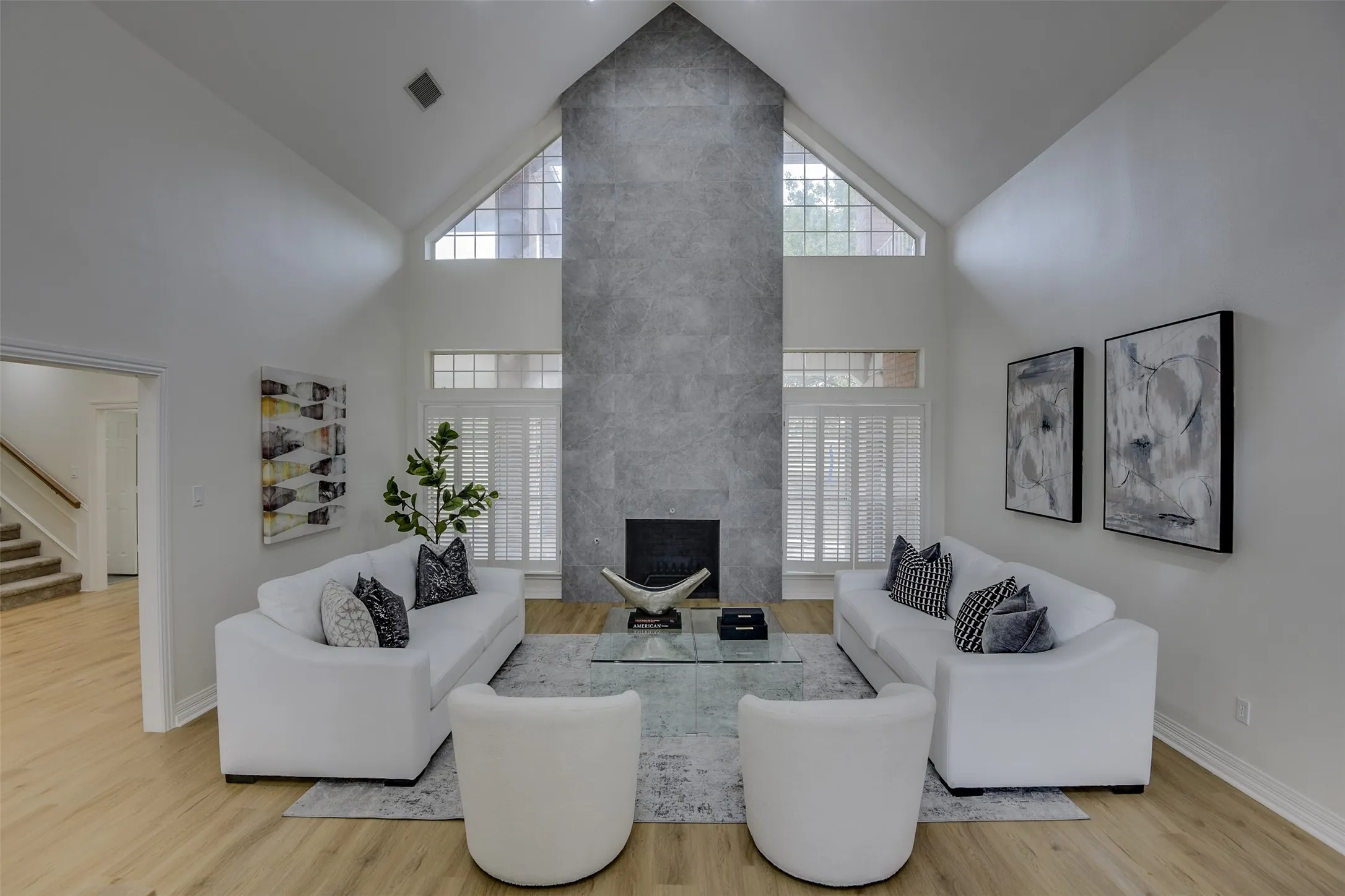 Single Family Residence For Rent in Dallas County , 2121 Shari Lane, Garland, Texas 75043, 5 Bedroom, 6 Bathroom, 3 Garage spaces, 5,656 Sqft, built in 1988, mls#21297642, Real Estate Agent in Garland, Homes For Rent in Dallas county, Homes For Rent in Garland, Realtor in Garland Texas, Real Estate Brokerage Independent Realty Texas, Luminita Cordes Realtor