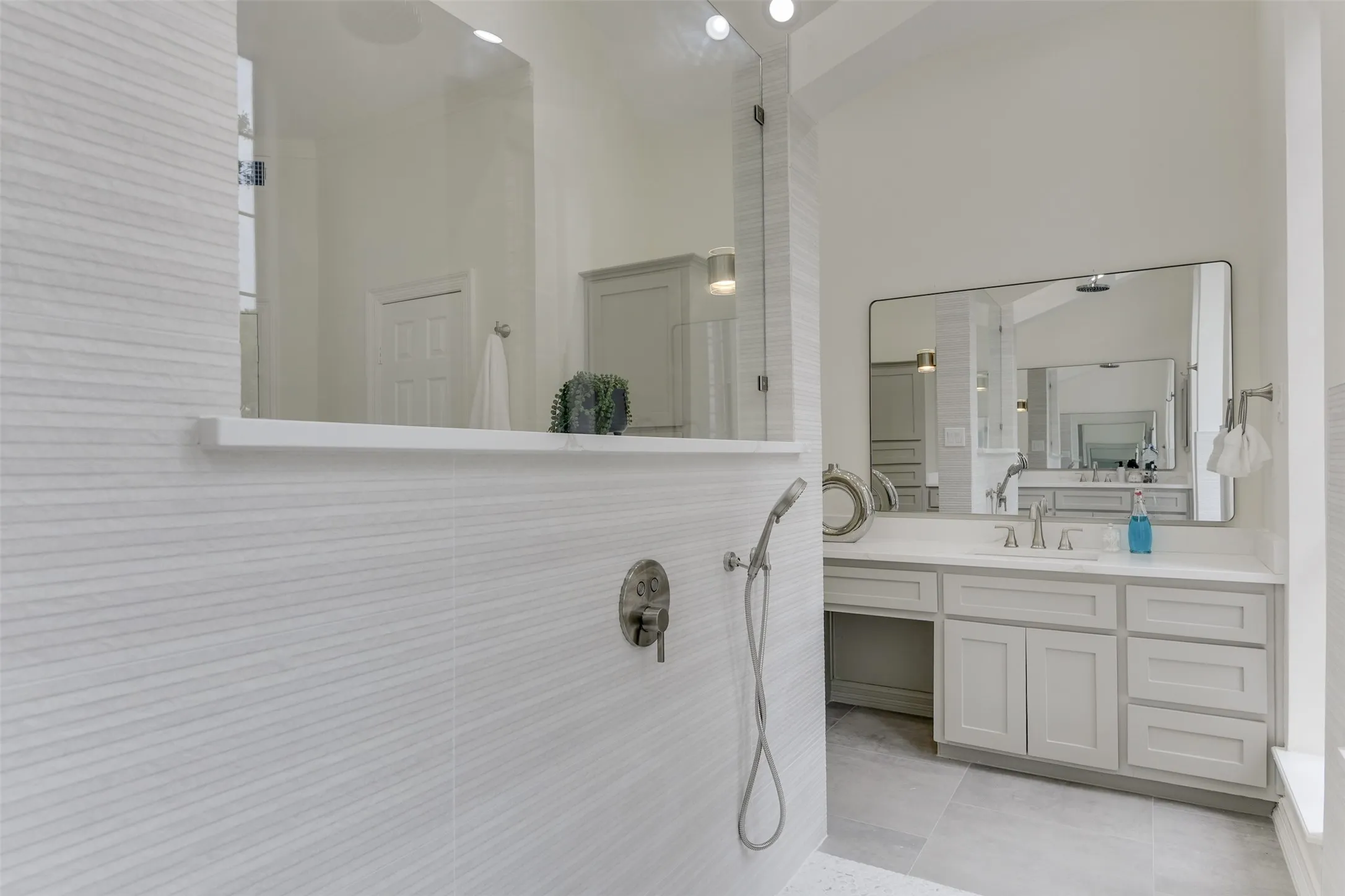 Single Family Residence For Rent in Dallas County , 2121 Shari Lane, Garland, Texas 75043, 5 Bedroom, 6 Bathroom, 3 Garage spaces, 5,656 Sqft, built in 1988, mls#21297642, Real Estate Agent in Garland, Homes For Rent in Dallas county, Homes For Rent in Garland, Realtor in Garland Texas, Real Estate Brokerage Independent Realty Texas, Luminita Cordes Realtor