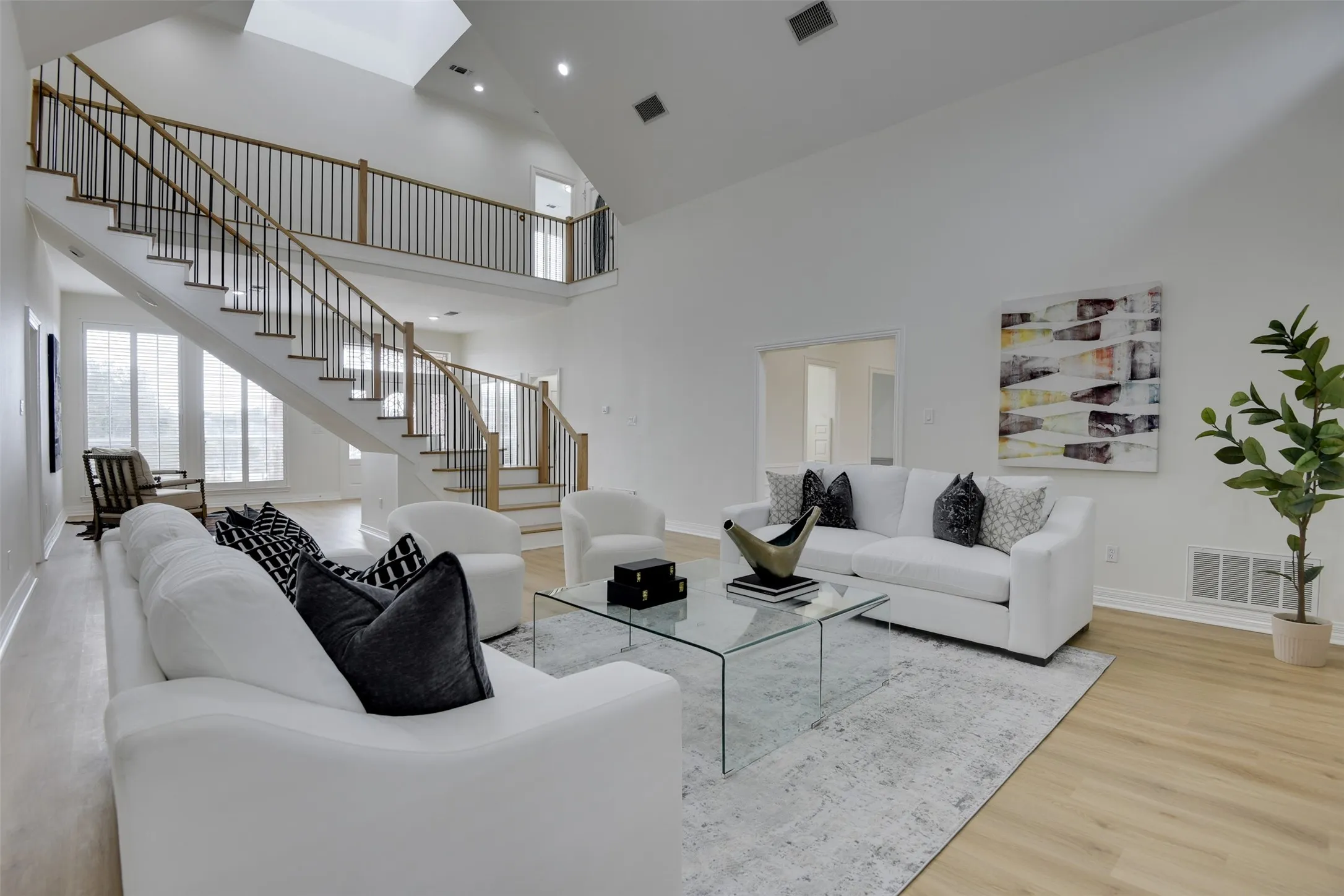 Single Family Residence For Rent in Dallas County , 2121 Shari Lane, Garland, Texas 75043, 5 Bedroom, 6 Bathroom, 3 Garage spaces, 5,656 Sqft, built in 1988, mls#21297642, Real Estate Agent in Garland, Homes For Rent in Dallas county, Homes For Rent in Garland, Realtor in Garland Texas, Real Estate Brokerage Independent Realty Texas, Luminita Cordes Realtor