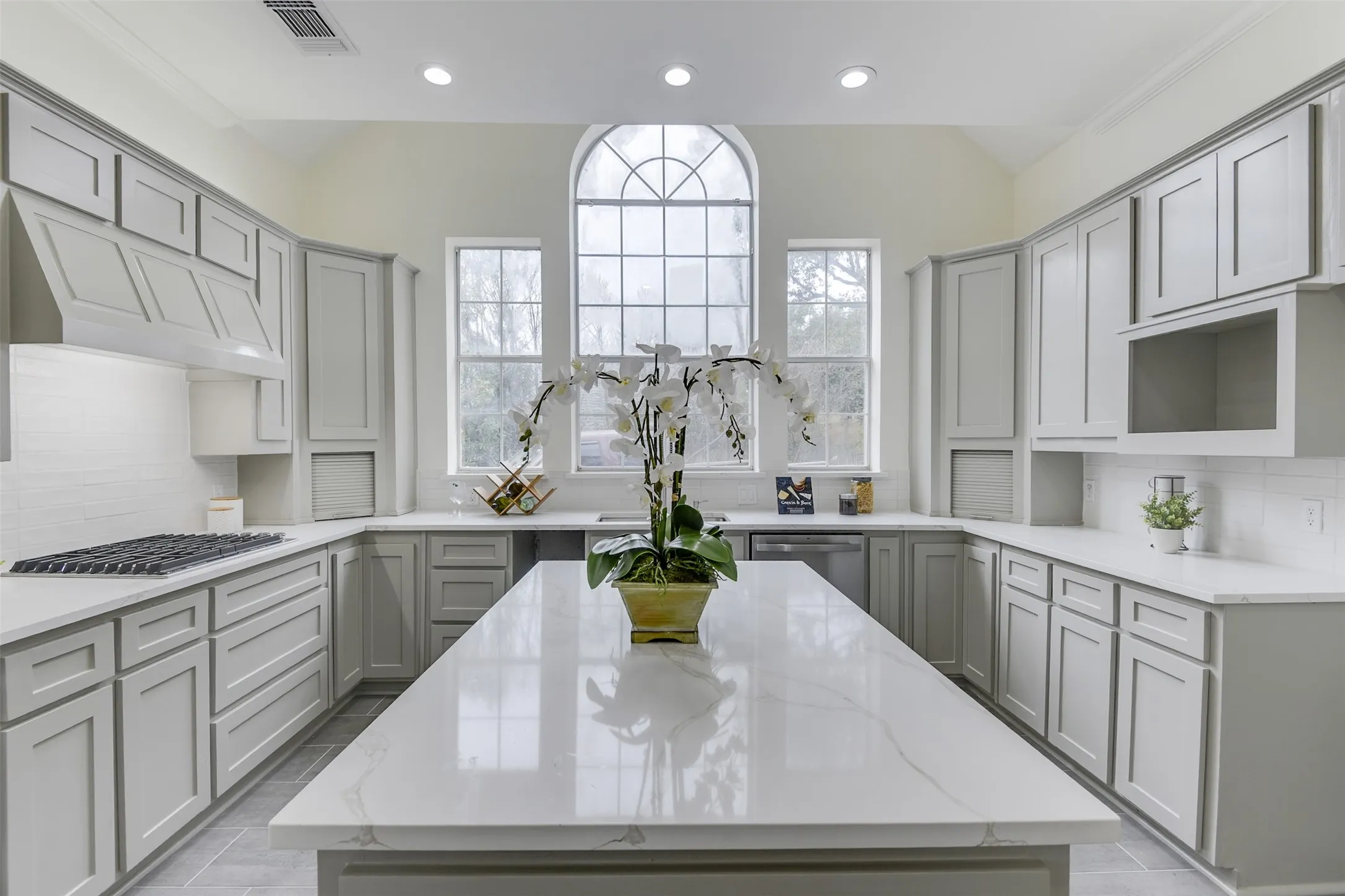 Single Family Residence For Rent in Dallas County , 2121 Shari Lane, Garland, Texas 75043, 5 Bedroom, 6 Bathroom, 3 Garage spaces, 5,656 Sqft, built in 1988, mls#21297642, Real Estate Agent in Garland, Homes For Rent in Dallas county, Homes For Rent in Garland, Realtor in Garland Texas, Real Estate Brokerage Independent Realty Texas, Luminita Cordes Realtor