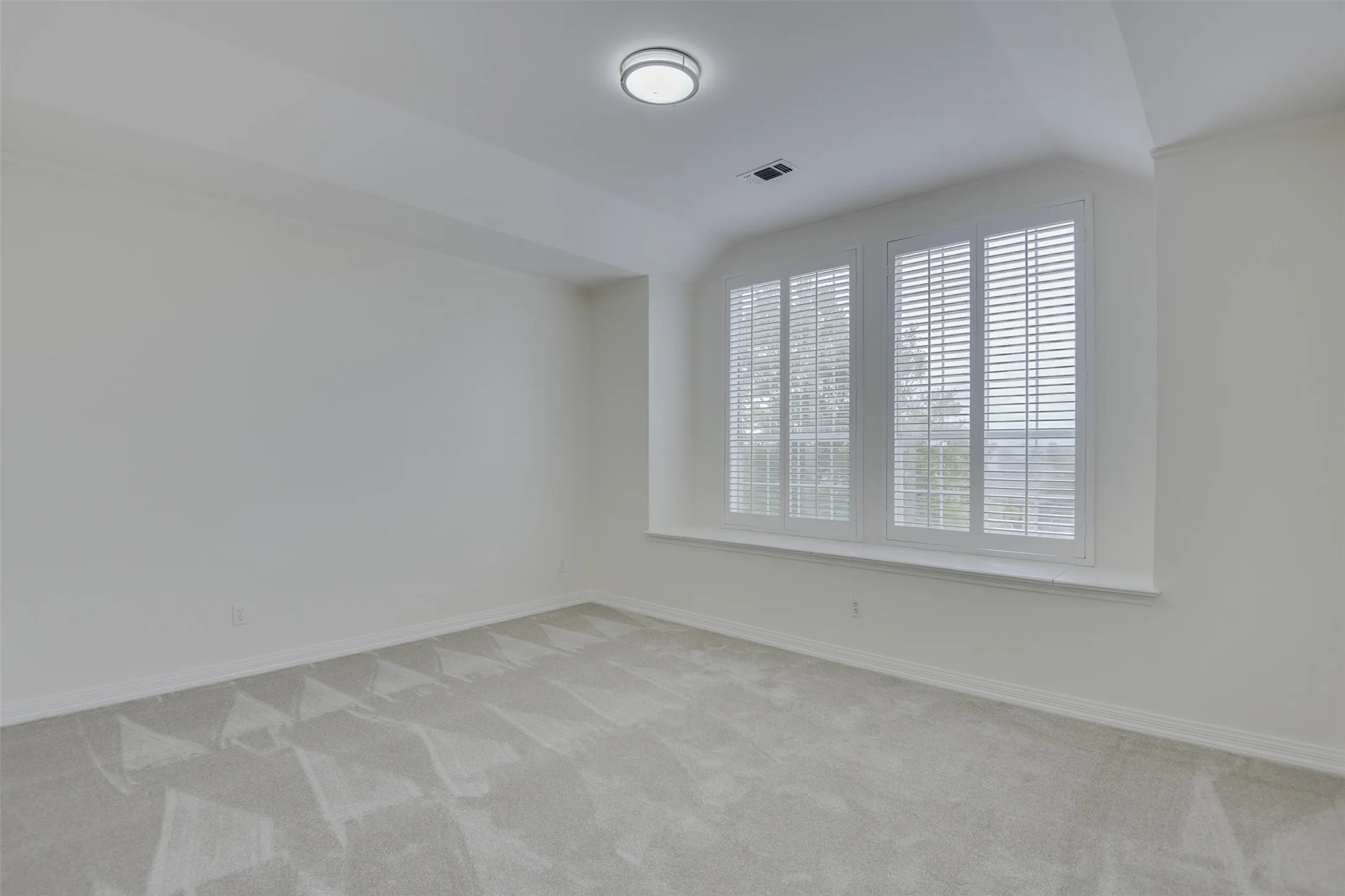 Single Family Residence For Rent in Dallas County , 2121 Shari Lane, Garland, Texas 75043, 5 Bedroom, 6 Bathroom, 3 Garage spaces, 5,656 Sqft, built in 1988, mls#21297642, Real Estate Agent in Garland, Homes For Rent in Dallas county, Homes For Rent in Garland, Realtor in Garland Texas, Real Estate Brokerage Independent Realty Texas, Luminita Cordes Realtor