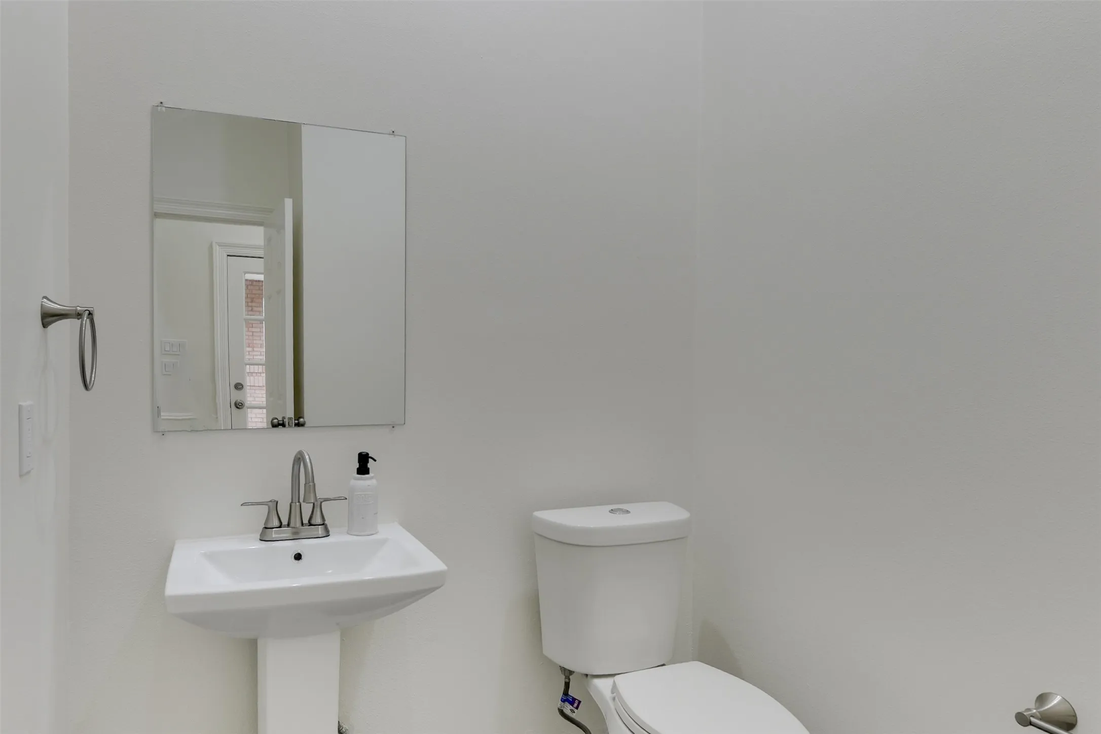 Single Family Residence For Rent in Dallas County , 2121 Shari Lane, Garland, Texas 75043, 5 Bedroom, 6 Bathroom, 3 Garage spaces, 5,656 Sqft, built in 1988, mls#21297642, Real Estate Agent in Garland, Homes For Rent in Dallas county, Homes For Rent in Garland, Realtor in Garland Texas, Real Estate Brokerage Independent Realty Texas, Luminita Cordes Realtor
