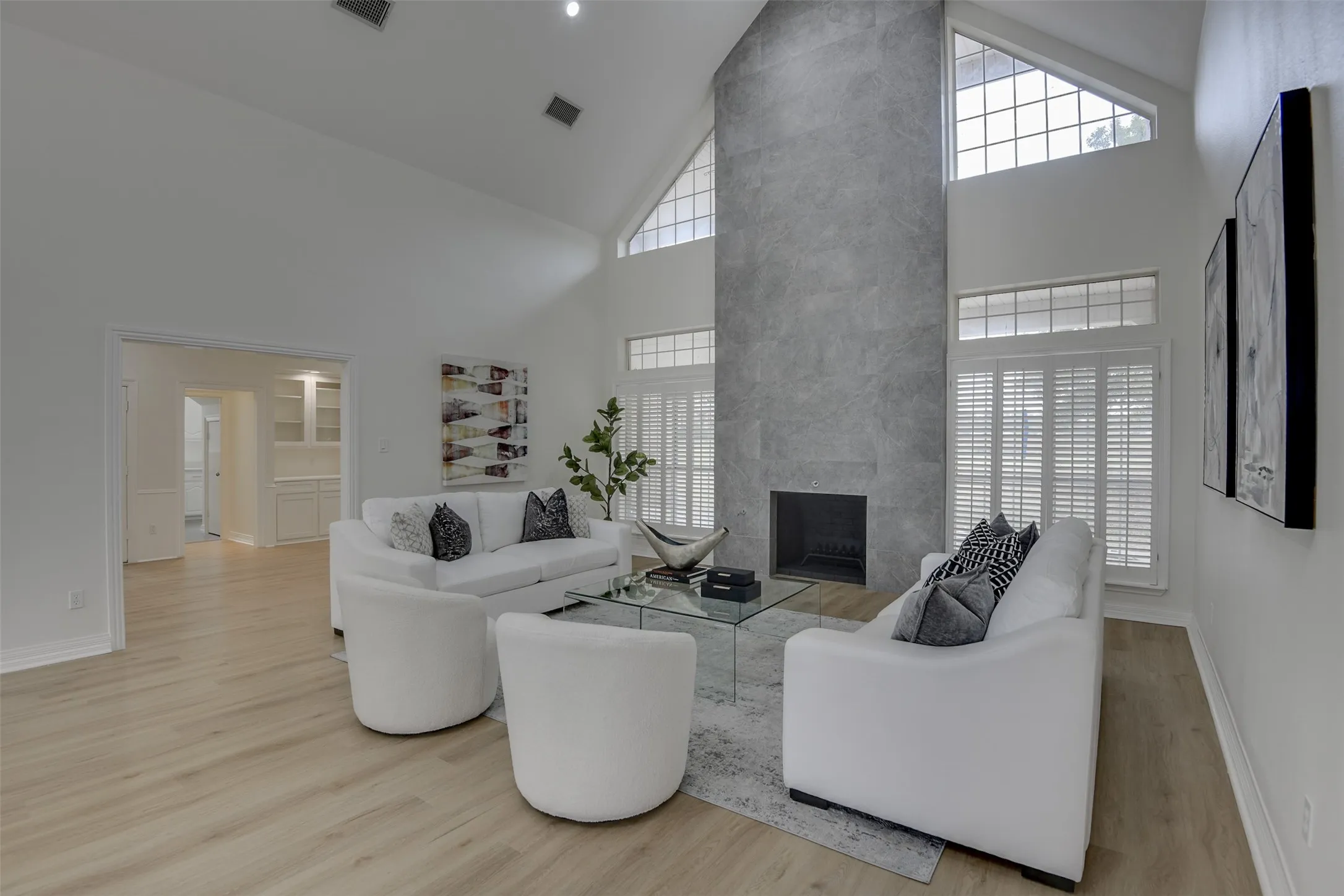 Single Family Residence For Rent in Dallas County , 2121 Shari Lane, Garland, Texas 75043, 5 Bedroom, 6 Bathroom, 3 Garage spaces, 5,656 Sqft, built in 1988, mls#21297642, Real Estate Agent in Garland, Homes For Rent in Dallas county, Homes For Rent in Garland, Realtor in Garland Texas, Real Estate Brokerage Independent Realty Texas, Luminita Cordes Realtor