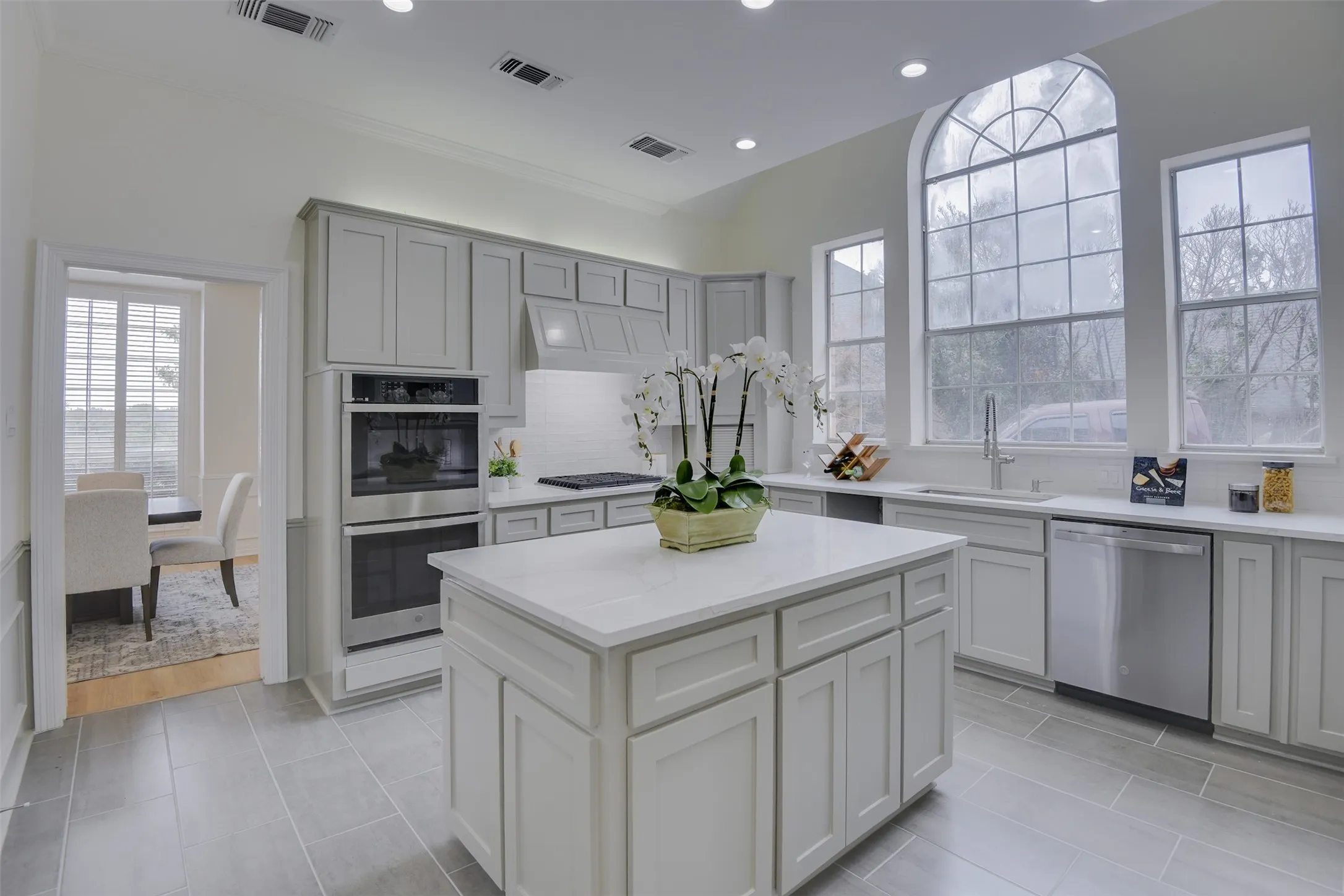 Single Family Residence For Rent in Dallas County , 2121 Shari Lane, Garland, Texas 75043, 5 Bedroom, 6 Bathroom, 3 Garage spaces, 5,656 Sqft, built in 1988, mls#21297642, Real Estate Agent in Garland, Homes For Rent in Dallas county, Homes For Rent in Garland, Realtor in Garland Texas, Real Estate Brokerage Independent Realty Texas, Luminita Cordes Realtor