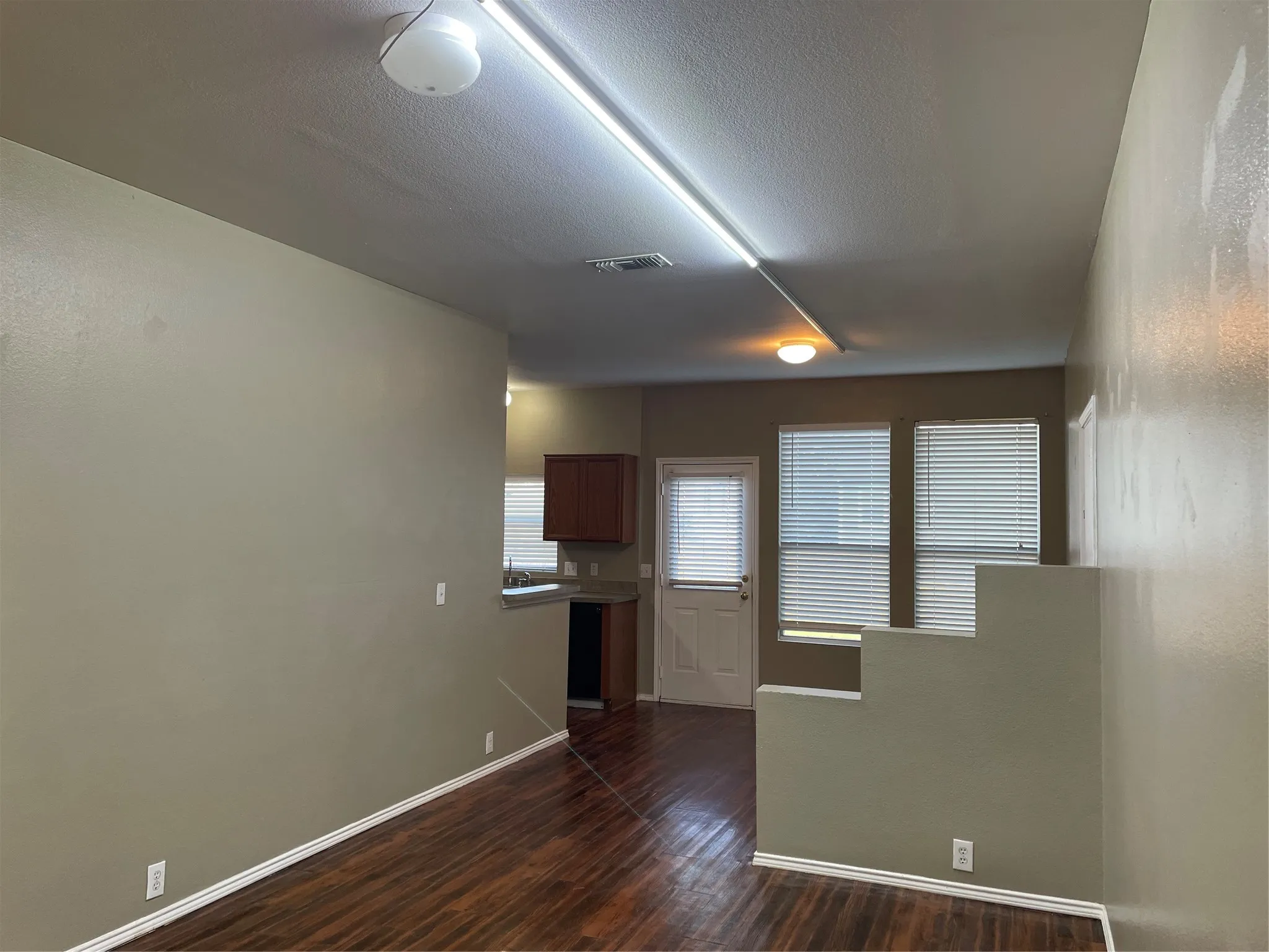 Single Family Residence For Rent in Collin County , 817 Greene Way, Wylie, Texas 75098, 3 Bedroom, 3 Bathroom, 1 Garage spaces, 1,234 Sqft, built in 2003, mls#21294566, Real Estate Agent in Wylie, Homes For Rent in Collin county, Homes For Rent in Wylie, Realtor in Wylie Texas, Real Estate Brokerage Independent Realty Texas, Luminita Cordes Realtor