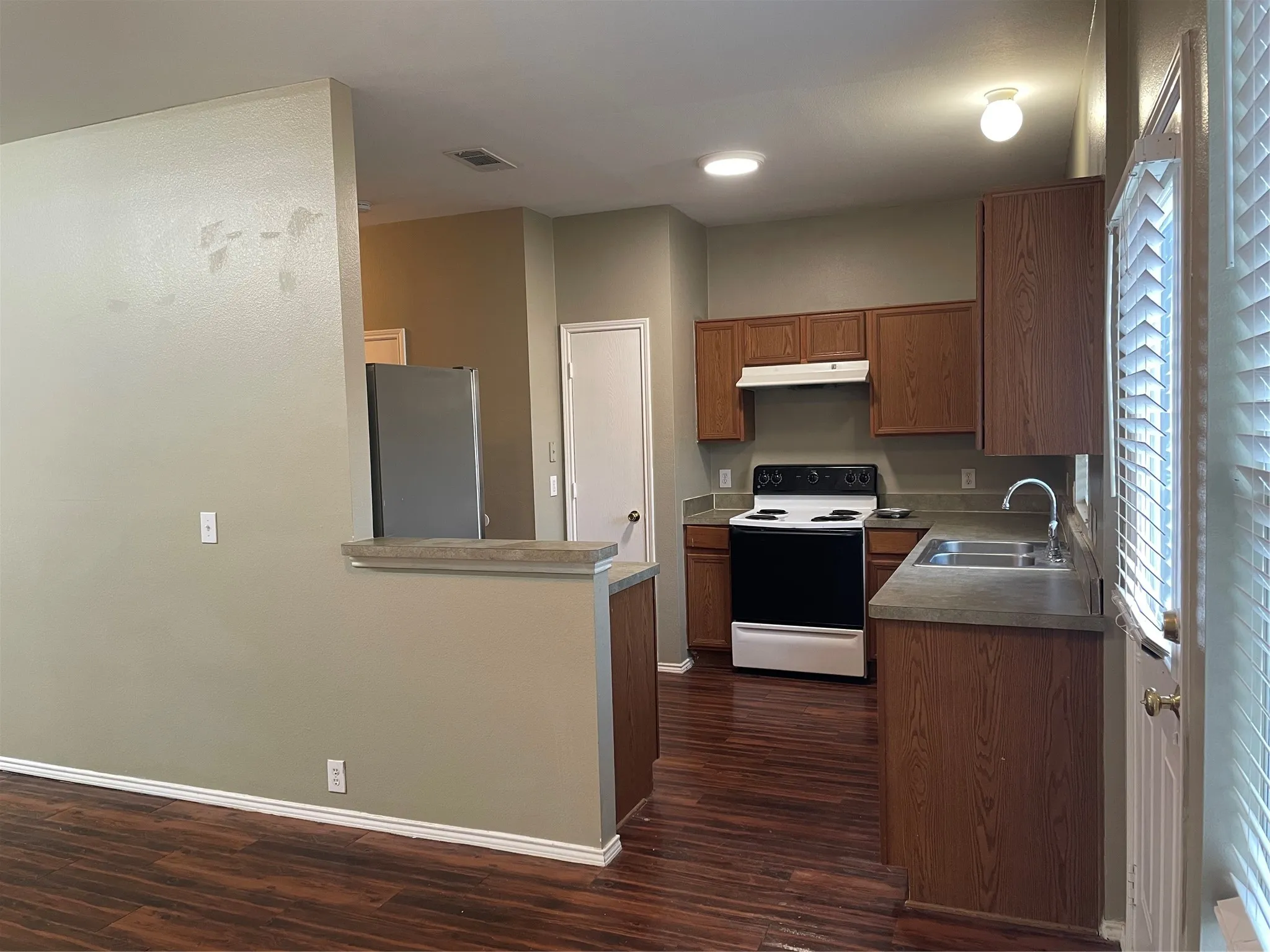 Single Family Residence For Rent in Collin County , 817 Greene Way, Wylie, Texas 75098, 3 Bedroom, 3 Bathroom, 1 Garage spaces, 1,234 Sqft, built in 2003, mls#21294566, Real Estate Agent in Wylie, Homes For Rent in Collin county, Homes For Rent in Wylie, Realtor in Wylie Texas, Real Estate Brokerage Independent Realty Texas, Luminita Cordes Realtor