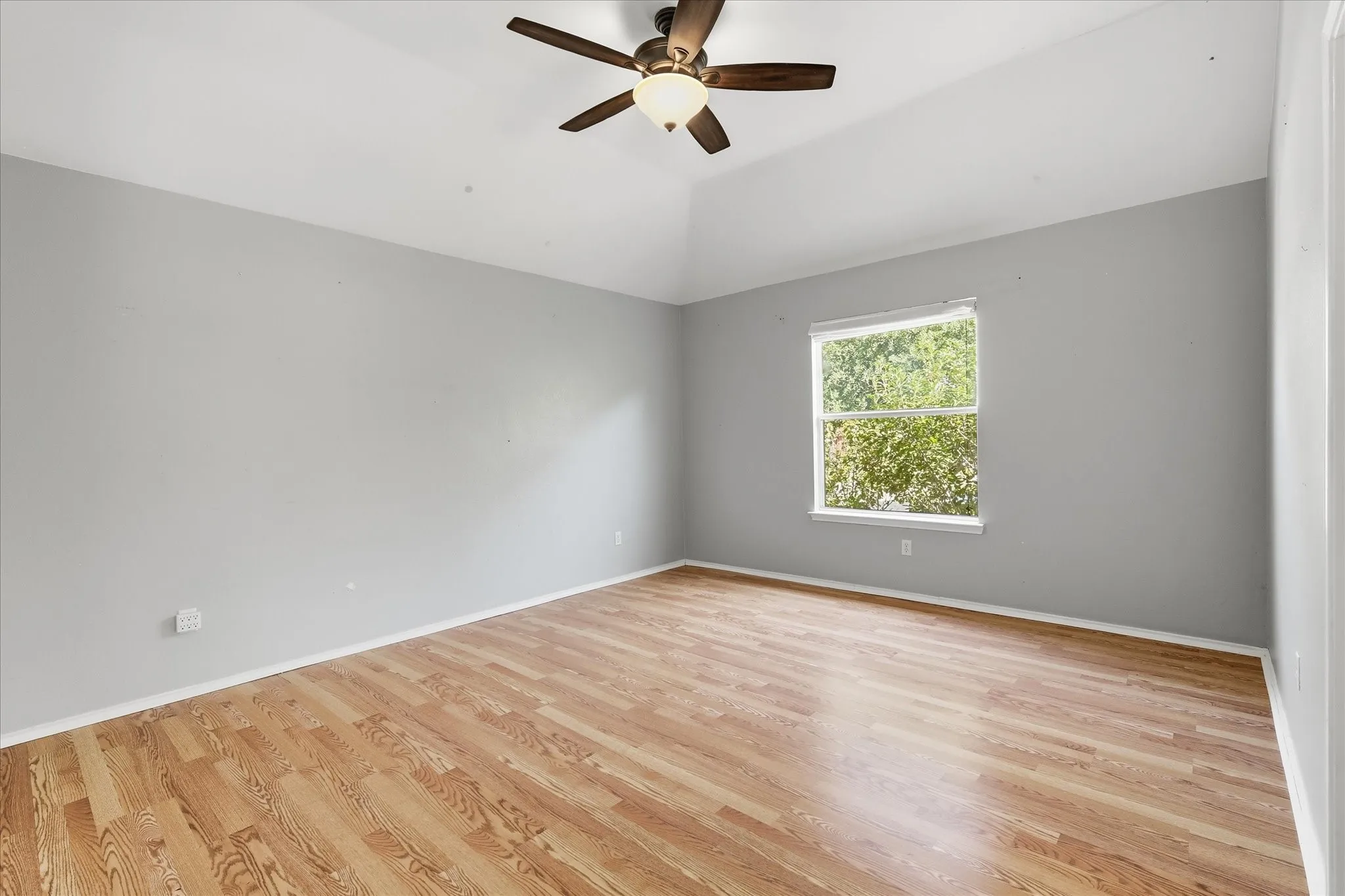 Single Family Residence For Sale in Denton County , 7013 Riverchase Trail, Denton, Texas 76210, 4 Bedroom, 3 Bathroom, 2 Garage spaces, 2,401 Sqft, built in 2001, mls#21297577, Real Estate Agent in Denton, Homes For Sale in Denton county, Homes For Sale in Denton, Realtor in Denton Texas, Real Estate Brokerage Independent Realty Texas, Luminita Cordes Realtor