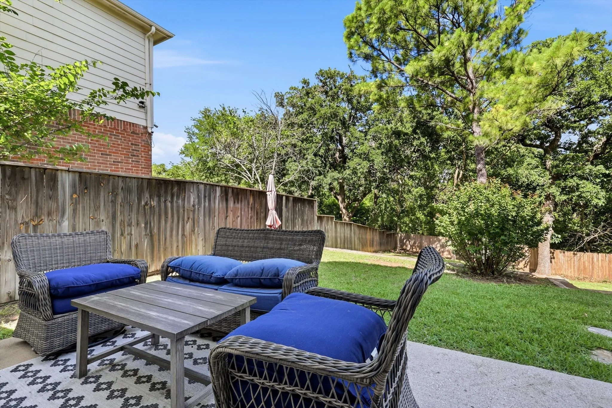 Single Family Residence For Sale in Denton County , 7013 Riverchase Trail, Denton, Texas 76210, 4 Bedroom, 3 Bathroom, 2 Garage spaces, 2,401 Sqft, built in 2001, mls#21297577, Real Estate Agent in Denton, Homes For Sale in Denton county, Homes For Sale in Denton, Realtor in Denton Texas, Real Estate Brokerage Independent Realty Texas, Luminita Cordes Realtor