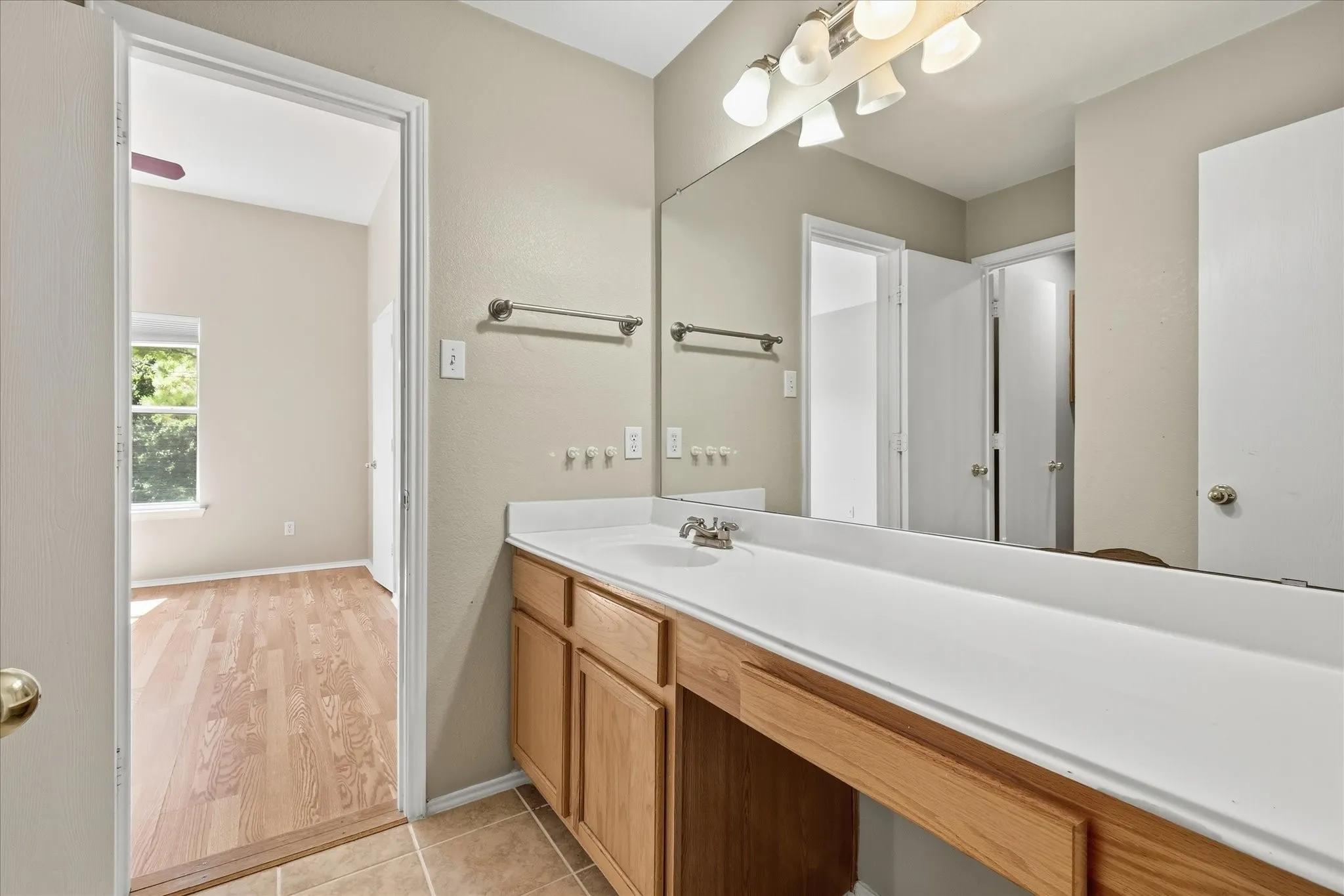 Single Family Residence For Sale in Denton County , 7013 Riverchase Trail, Denton, Texas 76210, 4 Bedroom, 3 Bathroom, 2 Garage spaces, 2,401 Sqft, built in 2001, mls#21297577, Real Estate Agent in Denton, Homes For Sale in Denton county, Homes For Sale in Denton, Realtor in Denton Texas, Real Estate Brokerage Independent Realty Texas, Luminita Cordes Realtor