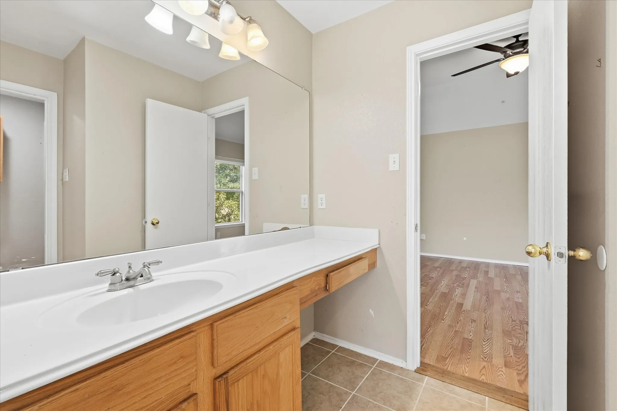 Single Family Residence For Sale in Denton County , 7013 Riverchase Trail, Denton, Texas 76210, 4 Bedroom, 3 Bathroom, 2 Garage spaces, 2,401 Sqft, built in 2001, mls#21297577, Real Estate Agent in Denton, Homes For Sale in Denton county, Homes For Sale in Denton, Realtor in Denton Texas, Real Estate Brokerage Independent Realty Texas, Luminita Cordes Realtor