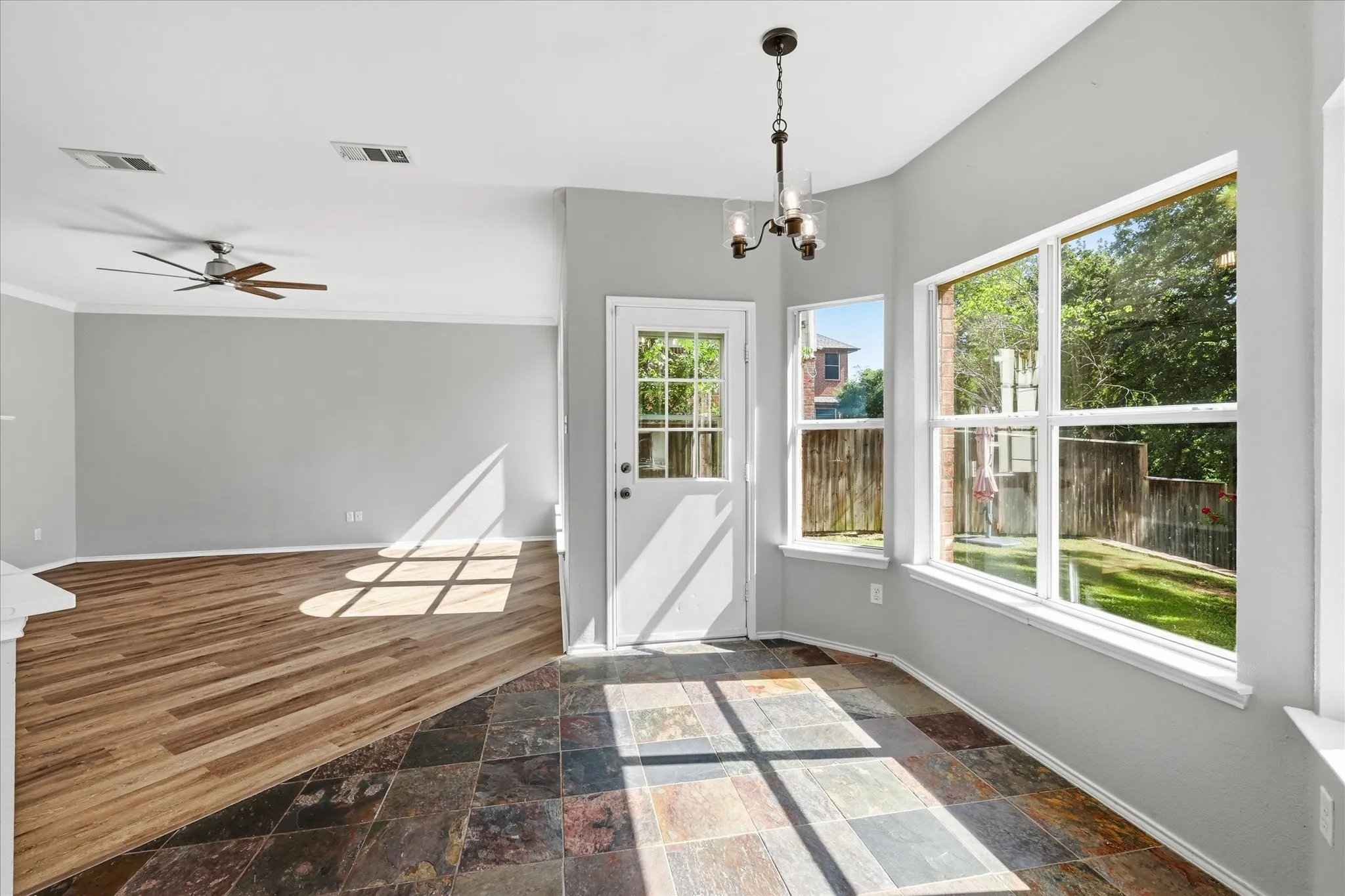 Single Family Residence For Sale in Denton County , 7013 Riverchase Trail, Denton, Texas 76210, 4 Bedroom, 3 Bathroom, 2 Garage spaces, 2,401 Sqft, built in 2001, mls#21297577, Real Estate Agent in Denton, Homes For Sale in Denton county, Homes For Sale in Denton, Realtor in Denton Texas, Real Estate Brokerage Independent Realty Texas, Luminita Cordes Realtor