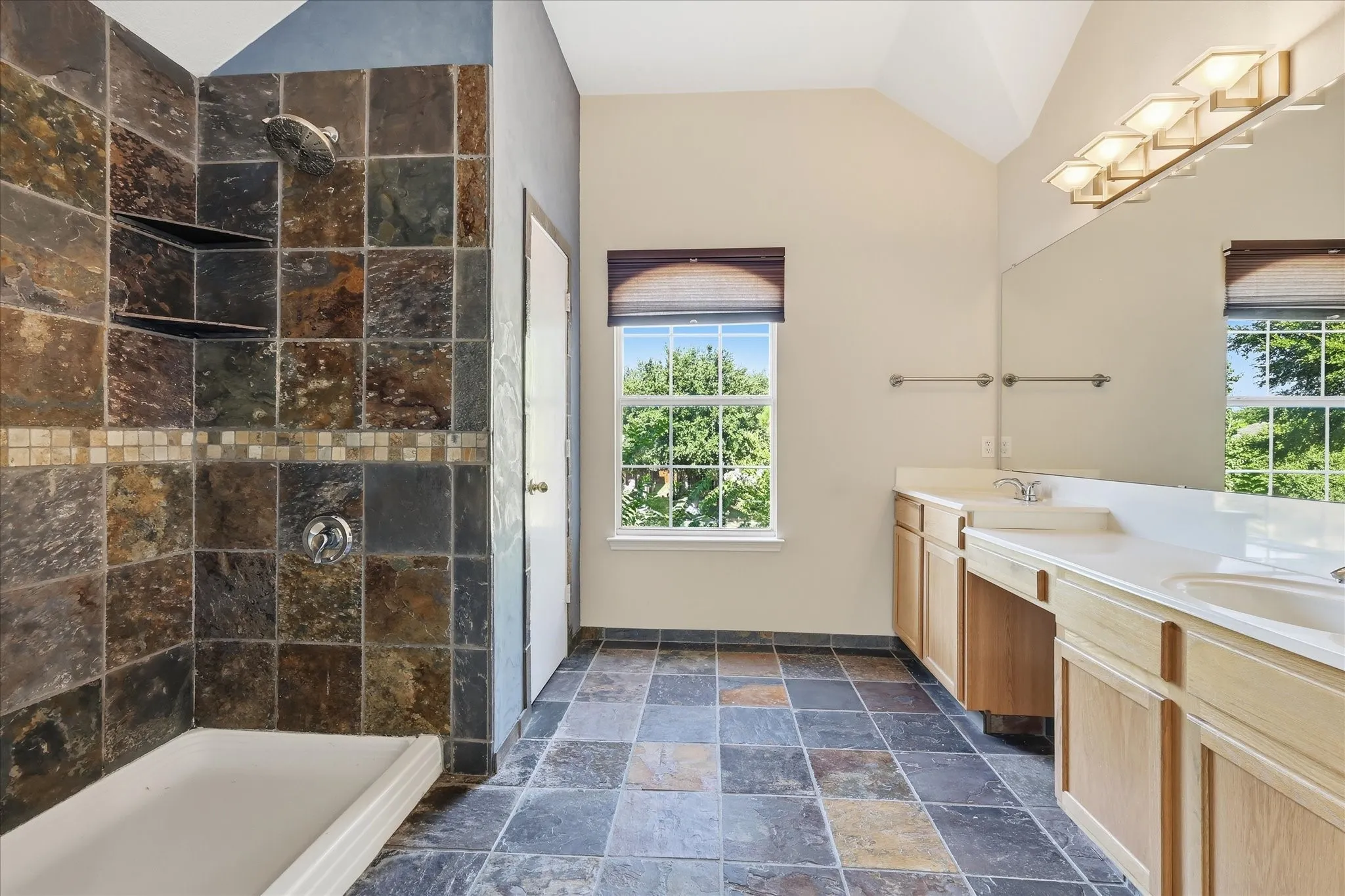 Single Family Residence For Sale in Denton County , 7013 Riverchase Trail, Denton, Texas 76210, 4 Bedroom, 3 Bathroom, 2 Garage spaces, 2,401 Sqft, built in 2001, mls#21297577, Real Estate Agent in Denton, Homes For Sale in Denton county, Homes For Sale in Denton, Realtor in Denton Texas, Real Estate Brokerage Independent Realty Texas, Luminita Cordes Realtor