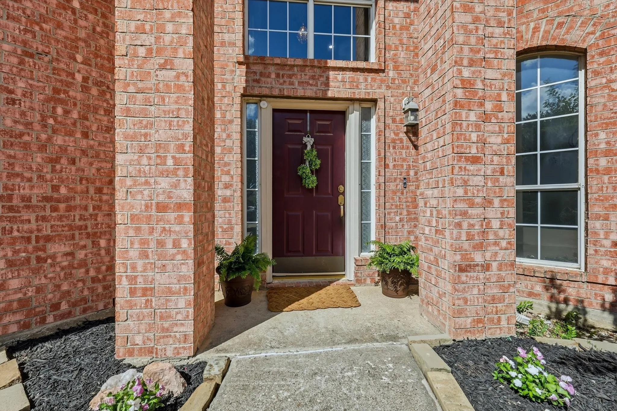 Single Family Residence For Sale in Denton County , 7013 Riverchase Trail, Denton, Texas 76210, 4 Bedroom, 3 Bathroom, 2 Garage spaces, 2,401 Sqft, built in 2001, mls#21297577, Real Estate Agent in Denton, Homes For Sale in Denton county, Homes For Sale in Denton, Realtor in Denton Texas, Real Estate Brokerage Independent Realty Texas, Luminita Cordes Realtor