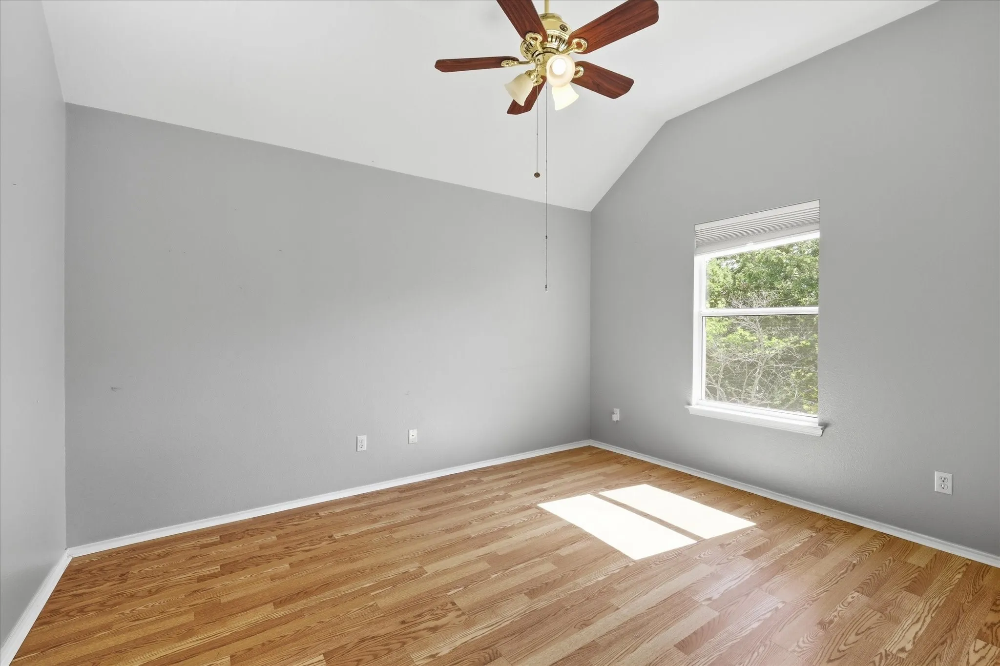 Single Family Residence For Sale in Denton County , 7013 Riverchase Trail, Denton, Texas 76210, 4 Bedroom, 3 Bathroom, 2 Garage spaces, 2,401 Sqft, built in 2001, mls#21297577, Real Estate Agent in Denton, Homes For Sale in Denton county, Homes For Sale in Denton, Realtor in Denton Texas, Real Estate Brokerage Independent Realty Texas, Luminita Cordes Realtor
