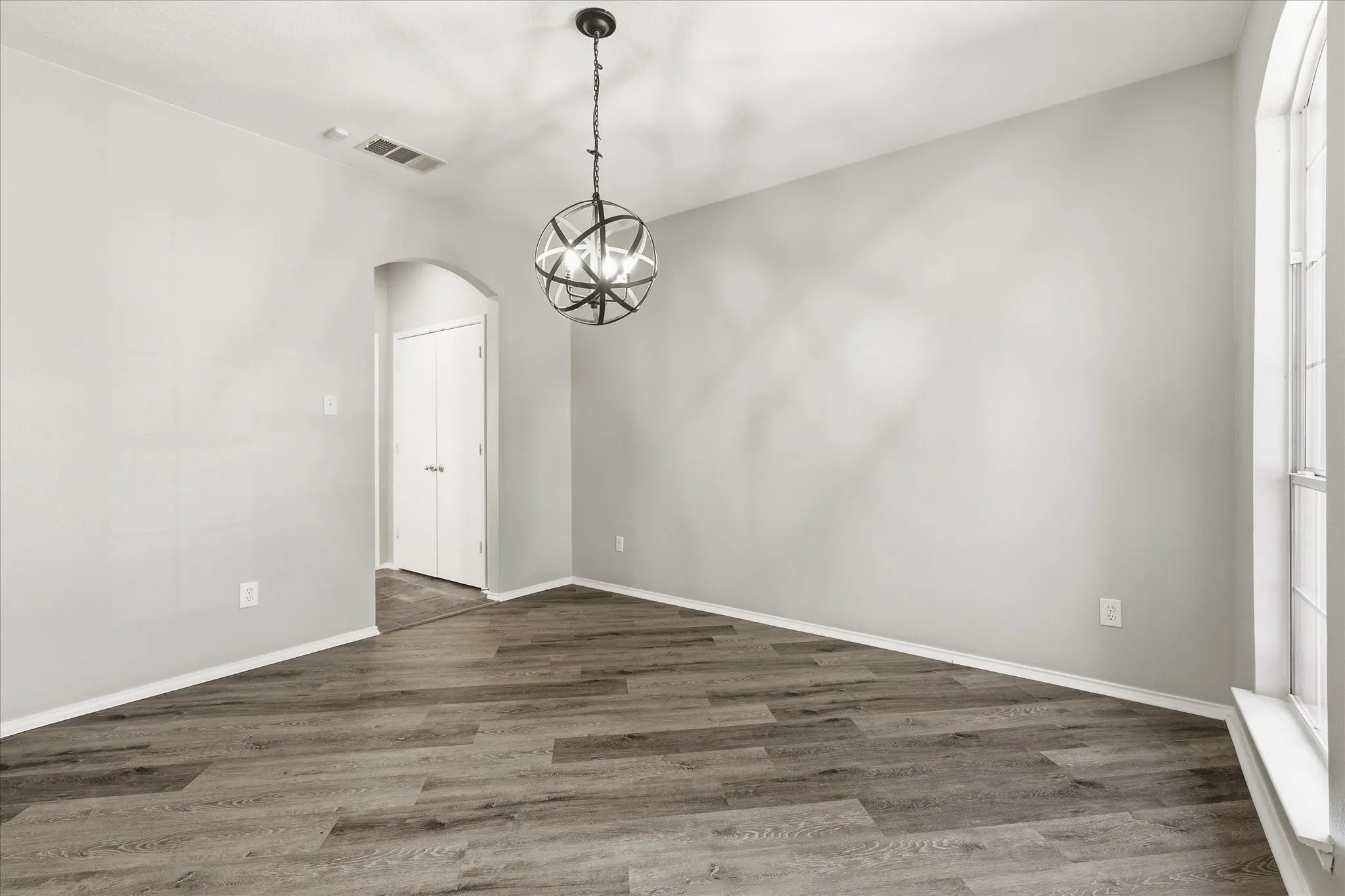 Single Family Residence For Sale in Denton County , 7013 Riverchase Trail, Denton, Texas 76210, 4 Bedroom, 3 Bathroom, 2 Garage spaces, 2,401 Sqft, built in 2001, mls#21297577, Real Estate Agent in Denton, Homes For Sale in Denton county, Homes For Sale in Denton, Realtor in Denton Texas, Real Estate Brokerage Independent Realty Texas, Luminita Cordes Realtor