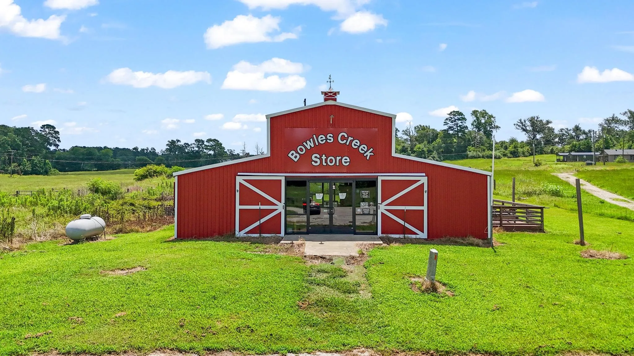 Farm For Sale in Rusk County , 11074 W 64 Highway, Overton, Texas 75684, 5 Bedroom, 6 Bathroom, 4 Garage spaces, 5,500 Sqft, built in 1974, Price $2,119,000, mls#21296853, Real Estate Agent in Overton, Homes For Sale in Rusk county, Homes For Sale in Overton, Realtor in Overton Texas, Real Estate Brokerage Independent Realty Texas, Luminita Cordes Realtor