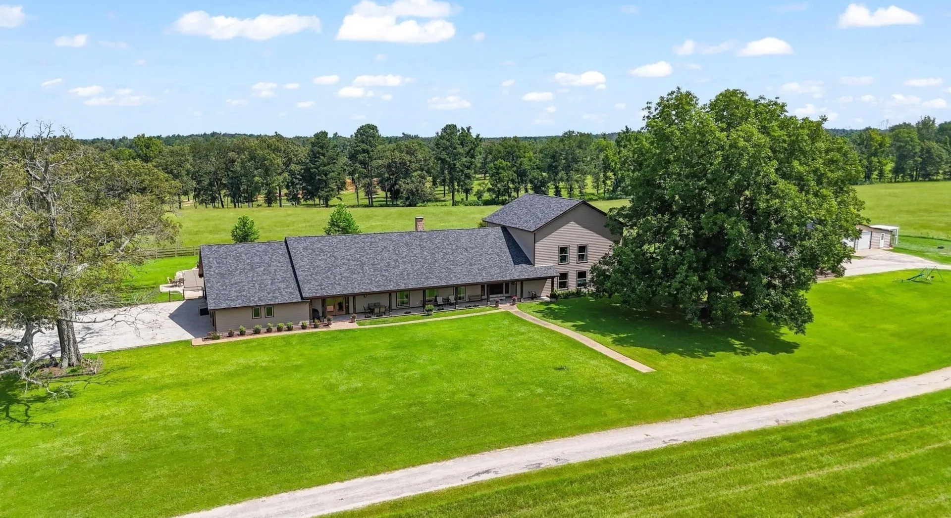 Farm For Sale in Rusk County , 11074 W 64 Highway, Overton, Texas 75684, 5 Bedroom, 6 Bathroom, 4 Garage spaces, 5,500 Sqft, built in 1974, Price $2,119,000, mls#21296853, Real Estate Agent in Overton, Homes For Sale in Rusk county, Homes For Sale in Overton, Realtor in Overton Texas, Real Estate Brokerage Independent Realty Texas, Luminita Cordes Realtor