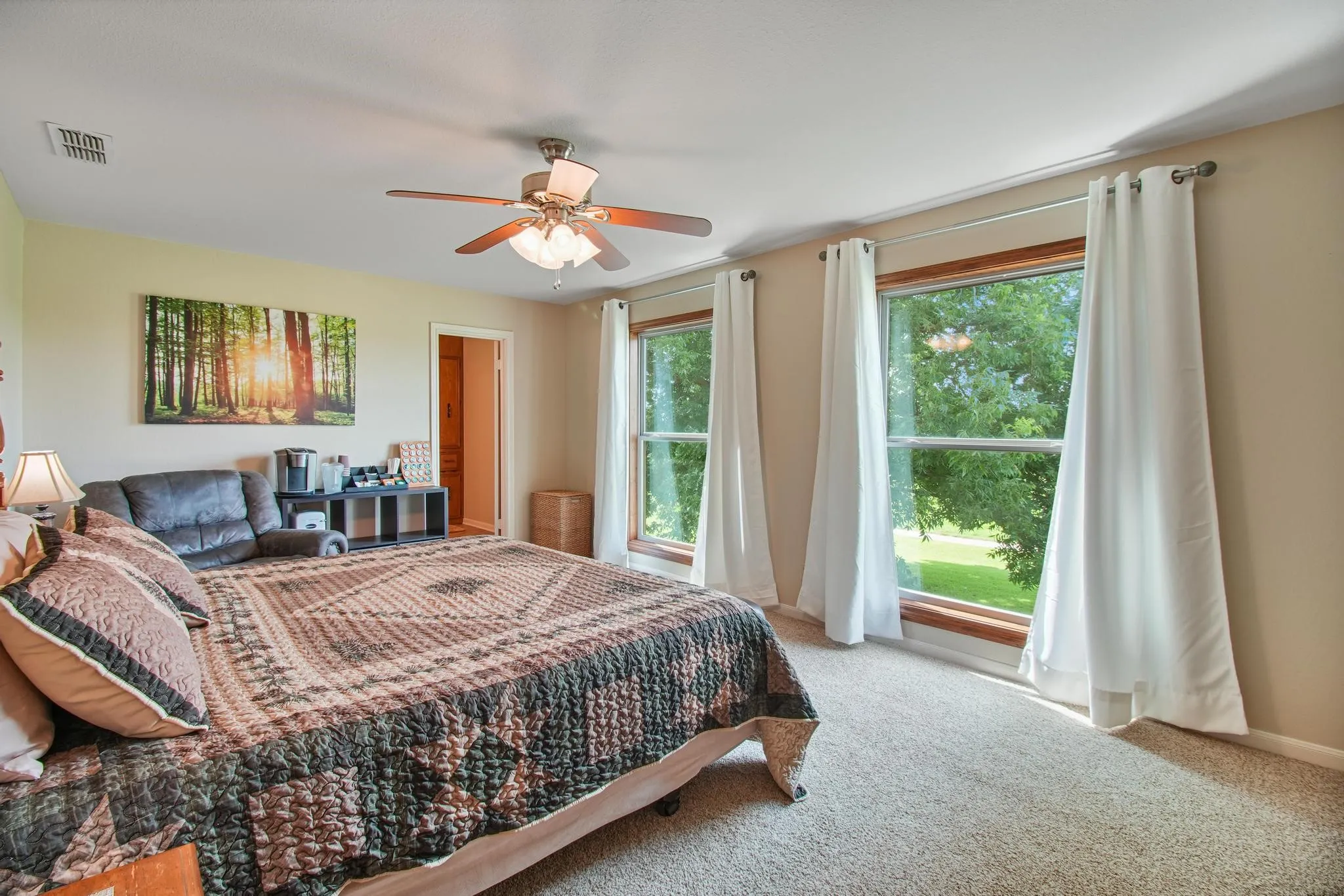 Farm For Sale in Rusk County , 11074 W 64 Highway, Overton, Texas 75684, 5 Bedroom, 6 Bathroom, 4 Garage spaces, 5,500 Sqft, built in 1974, Price $2,119,000, mls#21296853, Real Estate Agent in Overton, Homes For Sale in Rusk county, Homes For Sale in Overton, Realtor in Overton Texas, Real Estate Brokerage Independent Realty Texas, Luminita Cordes Realtor