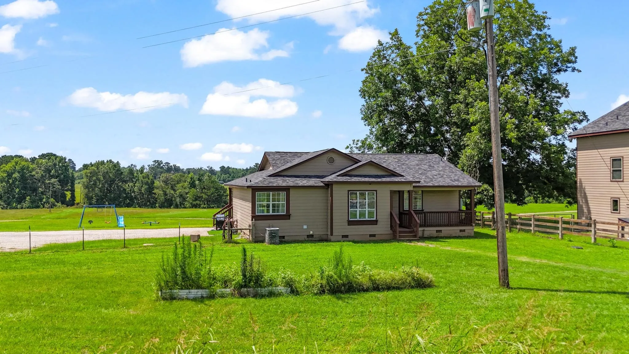 Farm For Sale in Rusk County , 11074 W 64 Highway, Overton, Texas 75684, 5 Bedroom, 6 Bathroom, 4 Garage spaces, 5,500 Sqft, built in 1974, Price $2,119,000, mls#21296853, Real Estate Agent in Overton, Homes For Sale in Rusk county, Homes For Sale in Overton, Realtor in Overton Texas, Real Estate Brokerage Independent Realty Texas, Luminita Cordes Realtor