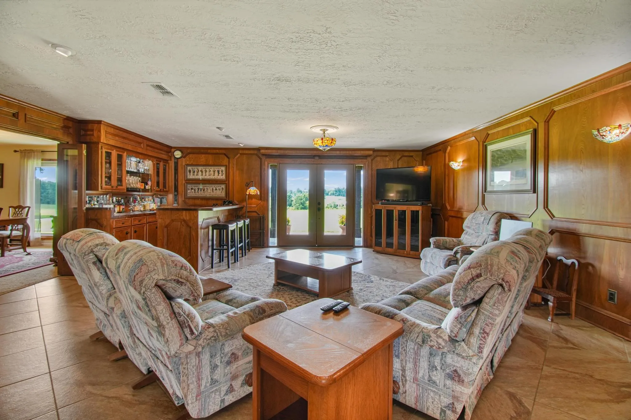 Farm For Sale in Rusk County , 11074 W 64 Highway, Overton, Texas 75684, 5 Bedroom, 6 Bathroom, 4 Garage spaces, 5,500 Sqft, built in 1974, Price $2,119,000, mls#21296853, Real Estate Agent in Overton, Homes For Sale in Rusk county, Homes For Sale in Overton, Realtor in Overton Texas, Real Estate Brokerage Independent Realty Texas, Luminita Cordes Realtor