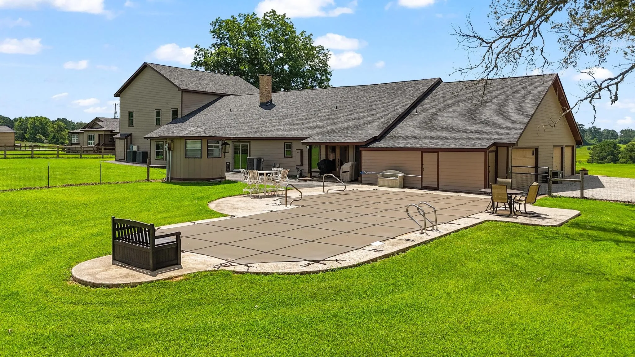 Farm For Sale in Rusk County , 11074 W 64 Highway, Overton, Texas 75684, 5 Bedroom, 6 Bathroom, 4 Garage spaces, 5,500 Sqft, built in 1974, Price $2,119,000, mls#21296853, Real Estate Agent in Overton, Homes For Sale in Rusk county, Homes For Sale in Overton, Realtor in Overton Texas, Real Estate Brokerage Independent Realty Texas, Luminita Cordes Realtor
