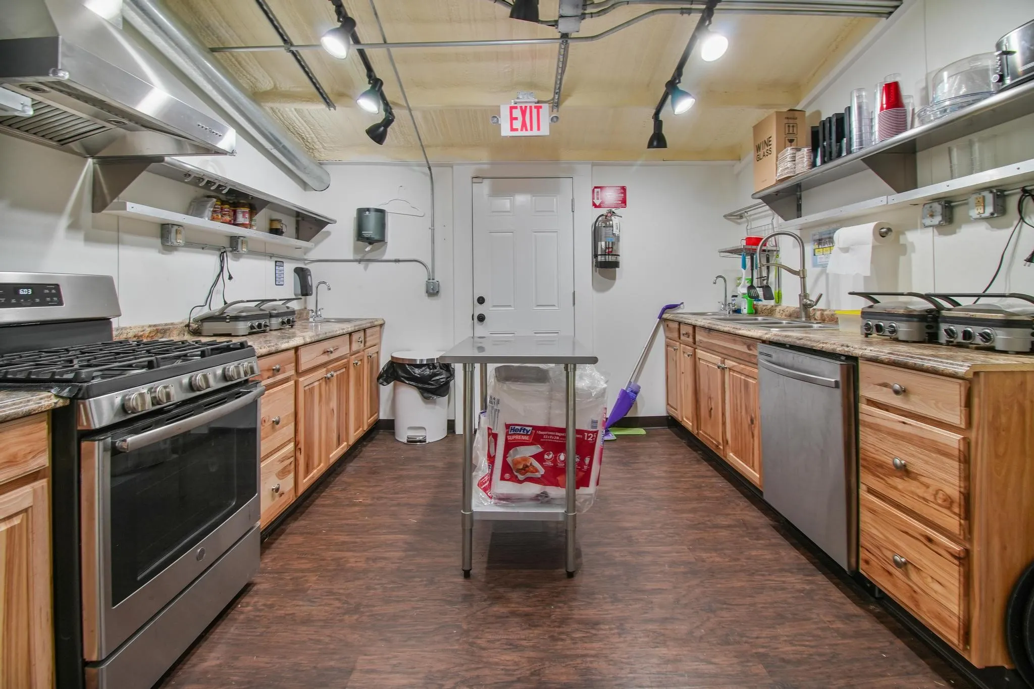 Farm For Sale in Rusk County , 11074 W 64 Highway, Overton, Texas 75684, 5 Bedroom, 6 Bathroom, 4 Garage spaces, 5,500 Sqft, built in 1974, Price $2,119,000, mls#21296853, Real Estate Agent in Overton, Homes For Sale in Rusk county, Homes For Sale in Overton, Realtor in Overton Texas, Real Estate Brokerage Independent Realty Texas, Luminita Cordes Realtor