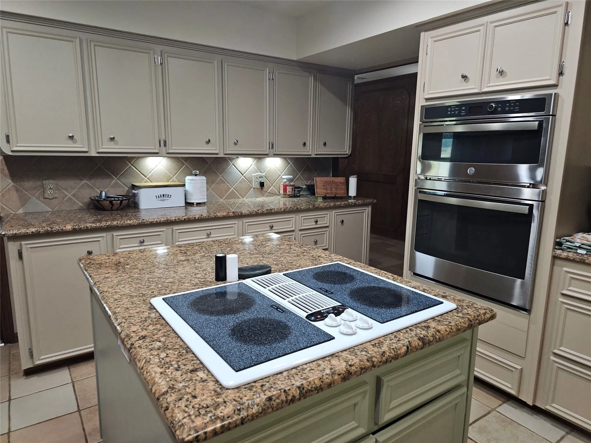 Farm For Sale in Rusk County , 11074 W 64 Highway, Overton, Texas 75684, 5 Bedroom, 6 Bathroom, 4 Garage spaces, 5,500 Sqft, built in 1974, Price $2,119,000, mls#21296853, Real Estate Agent in Overton, Homes For Sale in Rusk county, Homes For Sale in Overton, Realtor in Overton Texas, Real Estate Brokerage Independent Realty Texas, Luminita Cordes Realtor