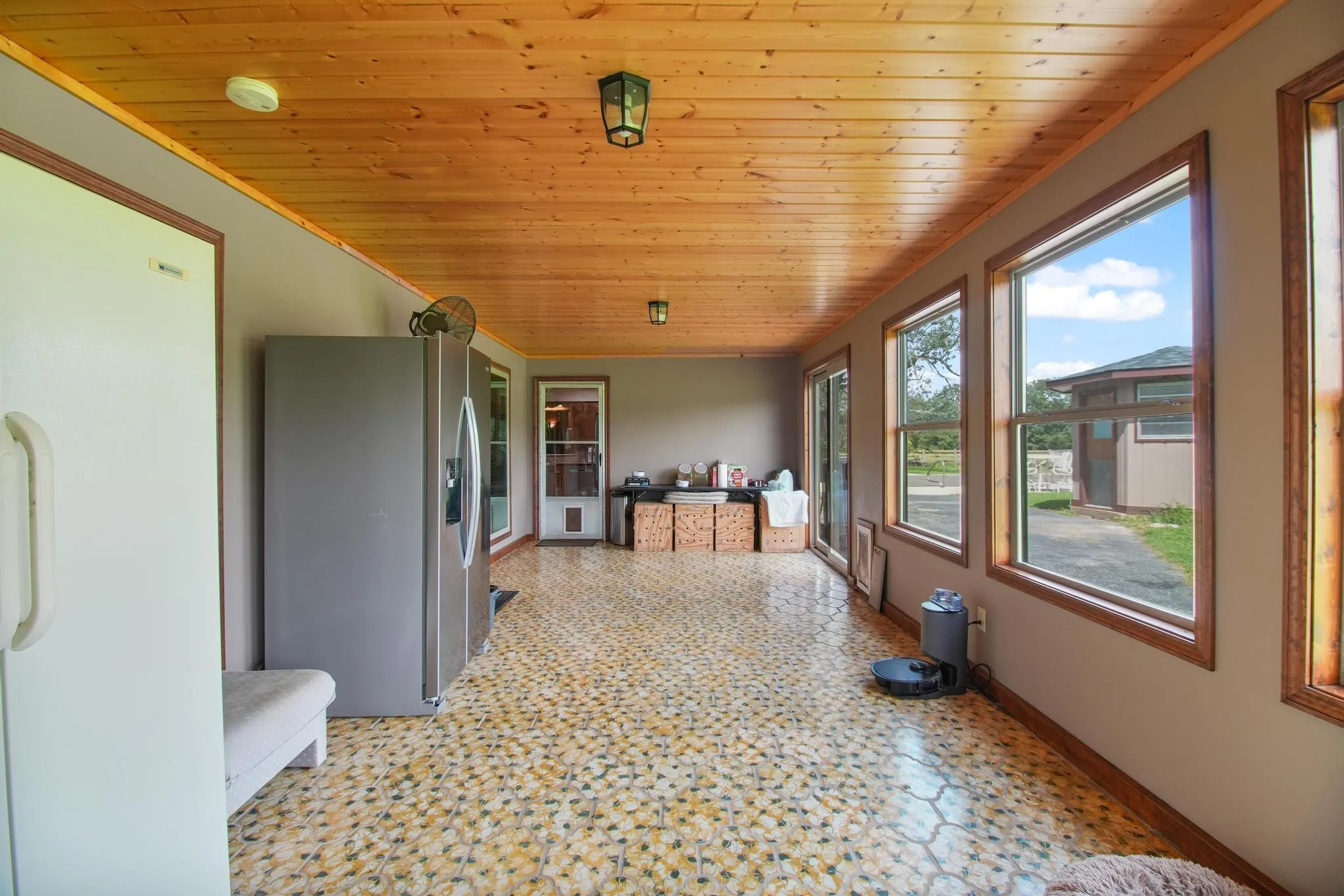 Farm For Sale in Rusk County , 11074 W 64 Highway, Overton, Texas 75684, 5 Bedroom, 6 Bathroom, 4 Garage spaces, 5,500 Sqft, built in 1974, Price $2,119,000, mls#21296853, Real Estate Agent in Overton, Homes For Sale in Rusk county, Homes For Sale in Overton, Realtor in Overton Texas, Real Estate Brokerage Independent Realty Texas, Luminita Cordes Realtor