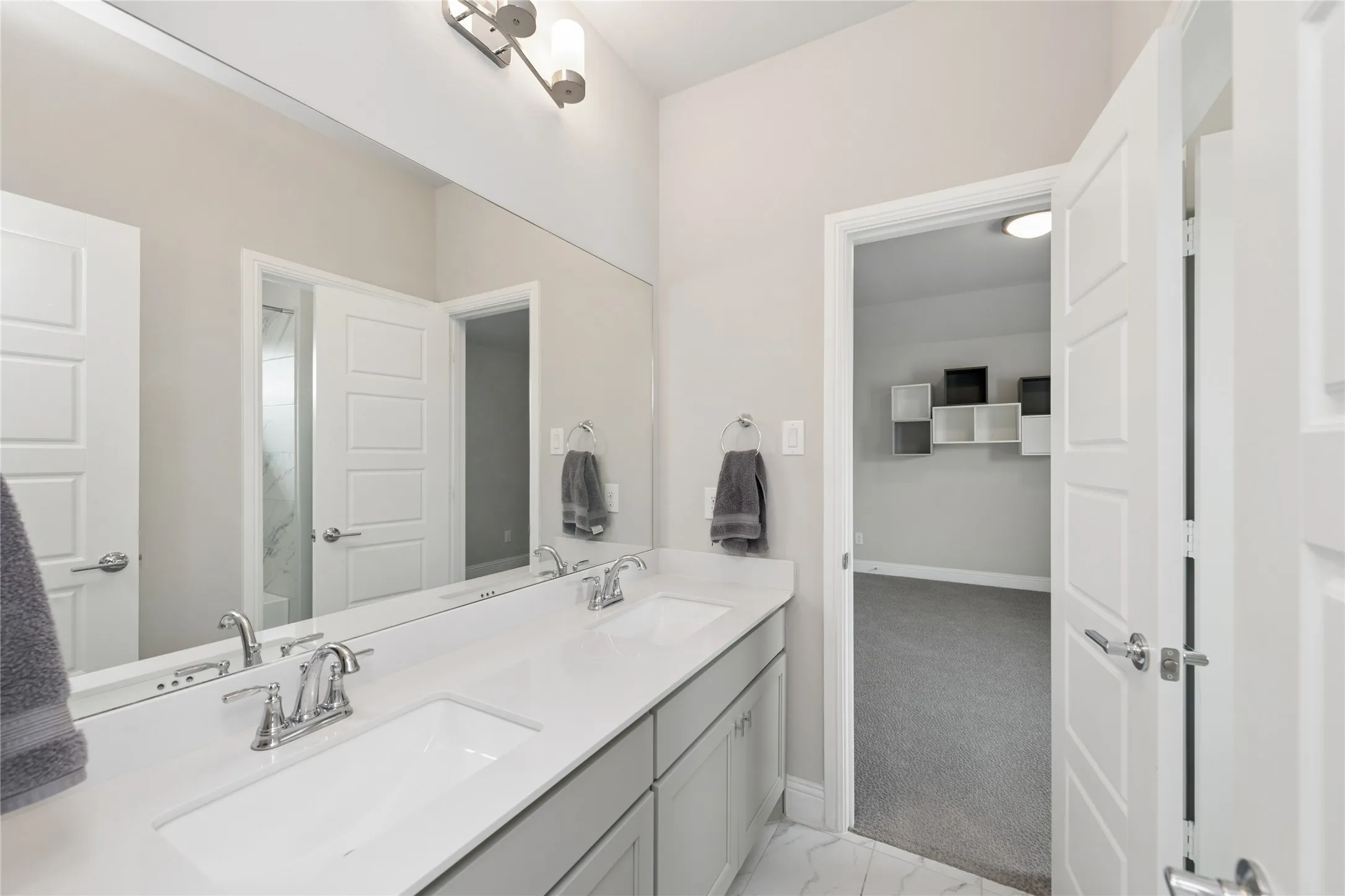 Single Family Residence For Sale in Collin County , 9562 Hickory Hill Road, Frisco, Texas 75035, 5 Bedroom, 4 Bathroom, 3 Garage spaces, 4,096 Sqft, built in 2021, mls#21297341, Real Estate Agent in Frisco, Homes For Sale in Collin county, Homes For Sale in Frisco, Realtor in Frisco Texas, Real Estate Brokerage Independent Realty Texas, Luminita Cordes Realtor