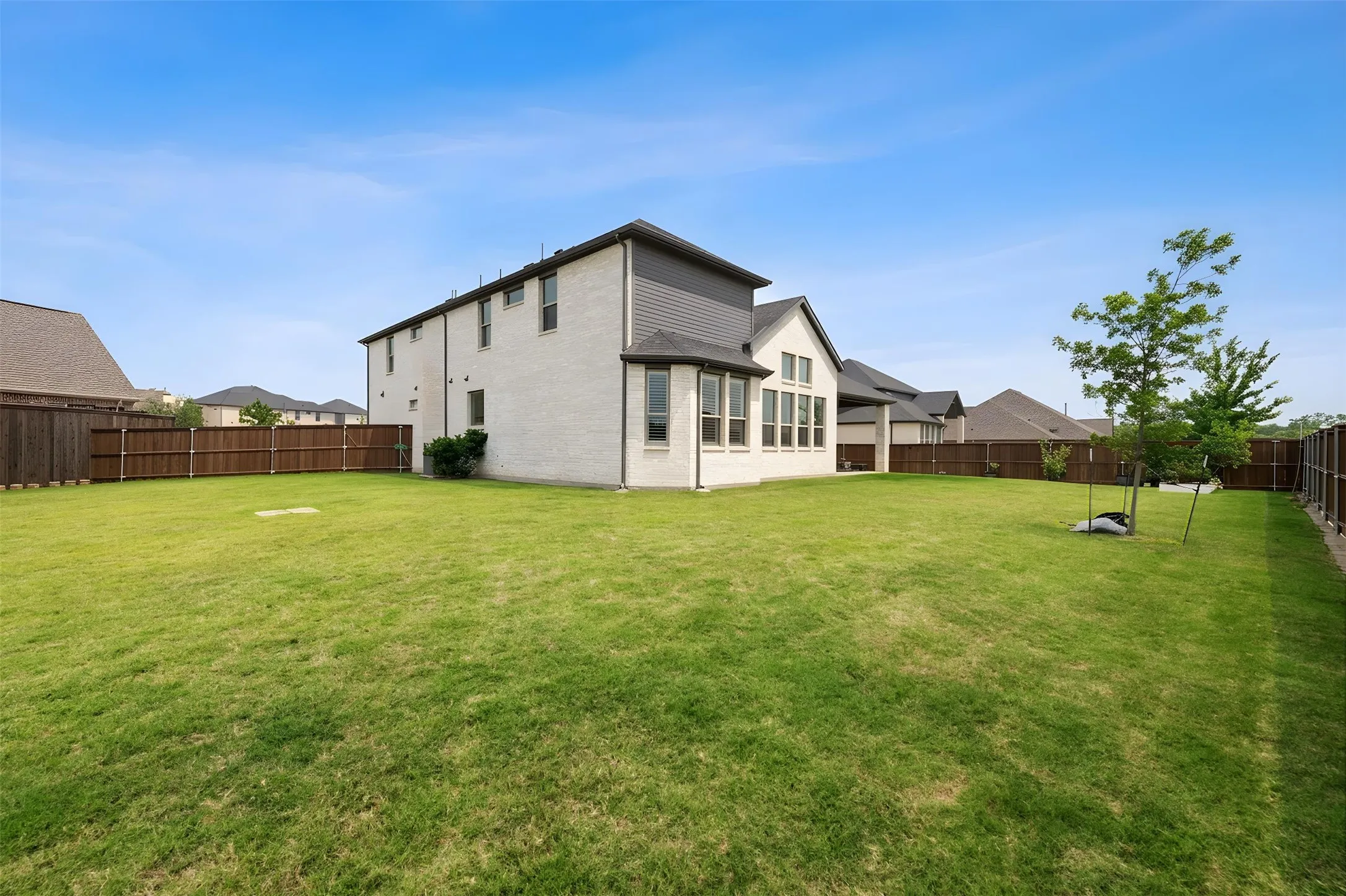 Single Family Residence For Sale in Collin County , 9562 Hickory Hill Road, Frisco, Texas 75035, 5 Bedroom, 4 Bathroom, 3 Garage spaces, 4,096 Sqft, built in 2021, mls#21297341, Real Estate Agent in Frisco, Homes For Sale in Collin county, Homes For Sale in Frisco, Realtor in Frisco Texas, Real Estate Brokerage Independent Realty Texas, Luminita Cordes Realtor