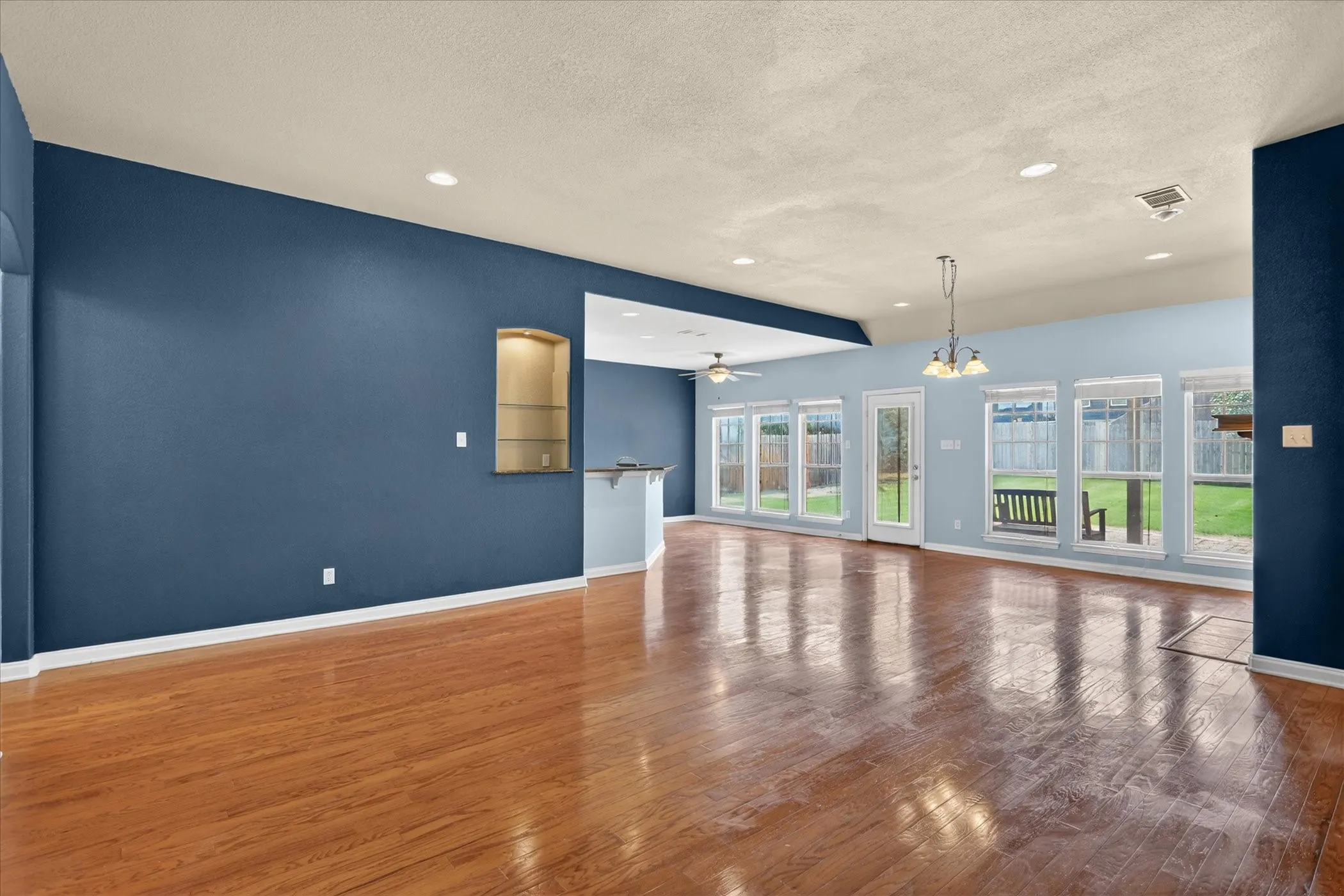 Single Family Residence For Sale in Parker County , 206 Water Oak Lane, Weatherford, Texas 76086, 3 Bedroom, 2 Bathroom, 2 Garage spaces, 1,645 Sqft, built in 2005, mls#21297686, Real Estate Agent in Weatherford, Homes For Sale in Parker county, Homes For Sale in Weatherford, Realtor in Weatherford Texas, Real Estate Brokerage Independent Realty Texas, Luminita Cordes Realtor