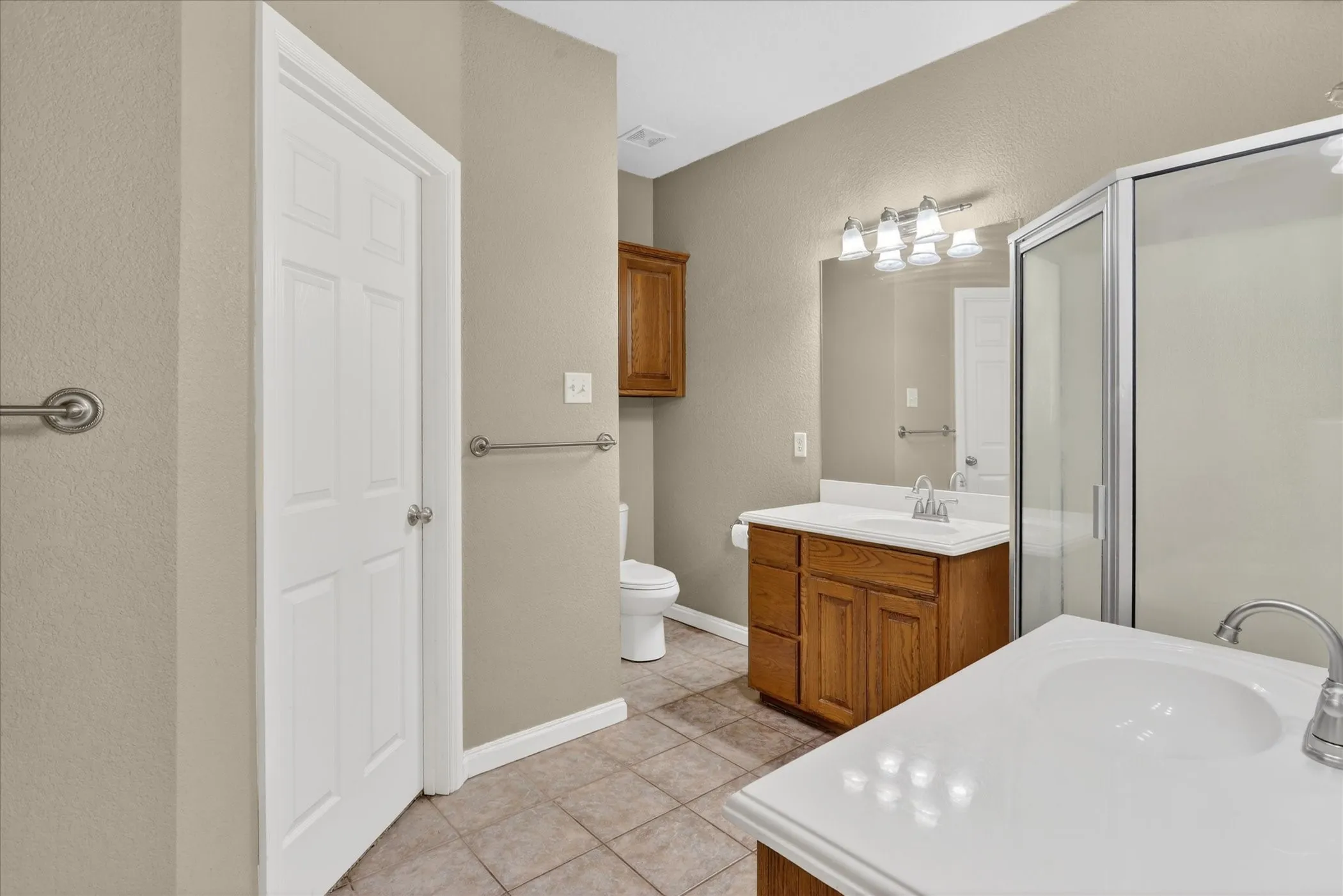Single Family Residence For Sale in Parker County , 206 Water Oak Lane, Weatherford, Texas 76086, 3 Bedroom, 2 Bathroom, 2 Garage spaces, 1,645 Sqft, built in 2005, mls#21297686, Real Estate Agent in Weatherford, Homes For Sale in Parker county, Homes For Sale in Weatherford, Realtor in Weatherford Texas, Real Estate Brokerage Independent Realty Texas, Luminita Cordes Realtor
