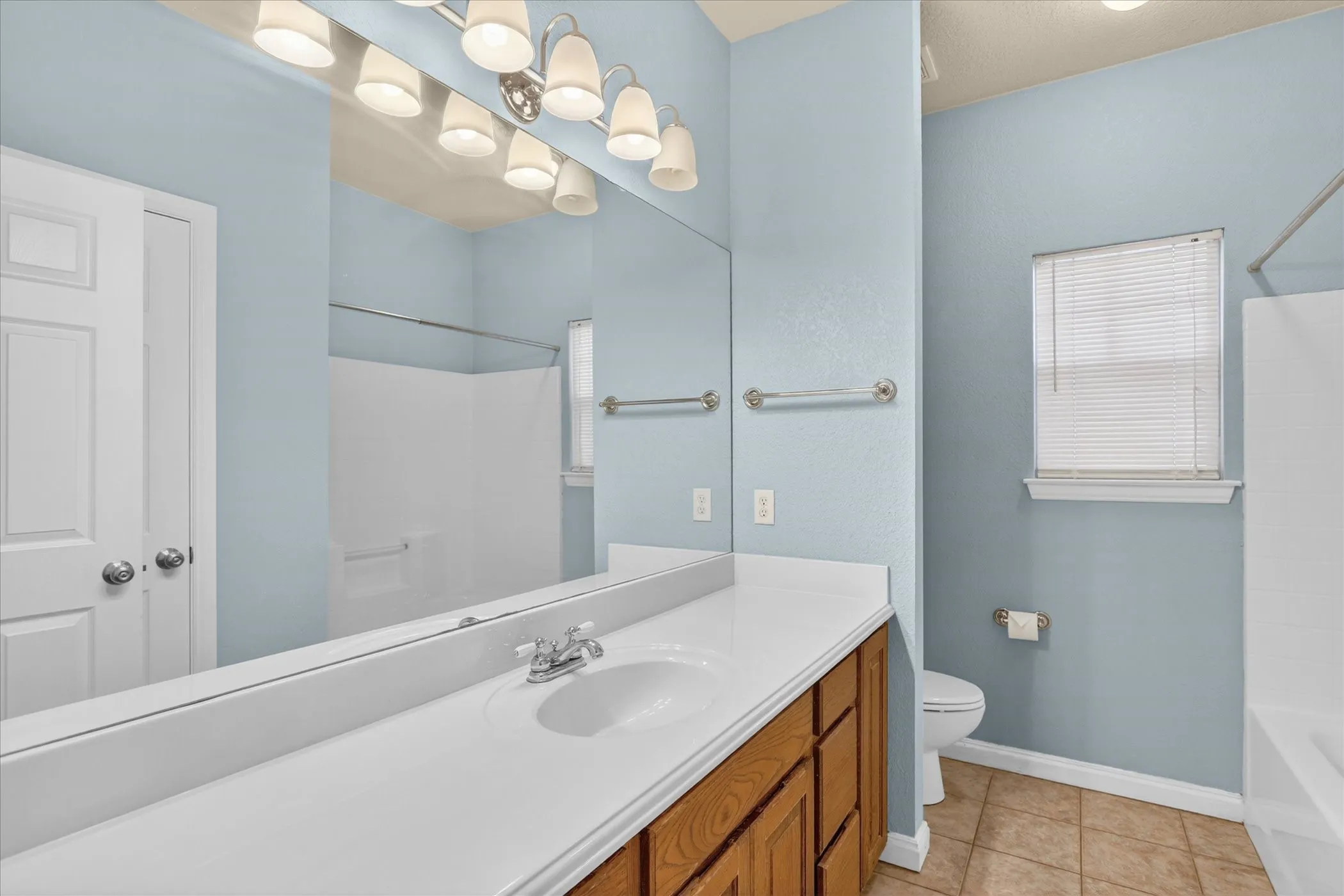 Single Family Residence For Sale in Parker County , 206 Water Oak Lane, Weatherford, Texas 76086, 3 Bedroom, 2 Bathroom, 2 Garage spaces, 1,645 Sqft, built in 2005, mls#21297686, Real Estate Agent in Weatherford, Homes For Sale in Parker county, Homes For Sale in Weatherford, Realtor in Weatherford Texas, Real Estate Brokerage Independent Realty Texas, Luminita Cordes Realtor