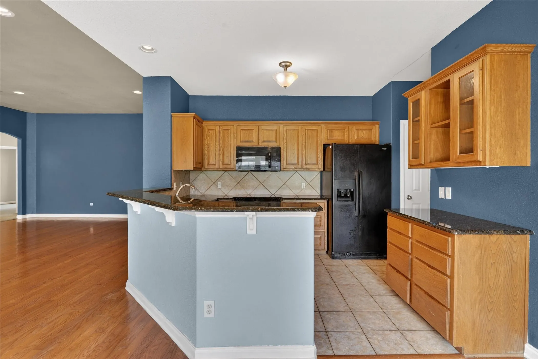 Single Family Residence For Sale in Parker County , 206 Water Oak Lane, Weatherford, Texas 76086, 3 Bedroom, 2 Bathroom, 2 Garage spaces, 1,645 Sqft, built in 2005, mls#21297686, Real Estate Agent in Weatherford, Homes For Sale in Parker county, Homes For Sale in Weatherford, Realtor in Weatherford Texas, Real Estate Brokerage Independent Realty Texas, Luminita Cordes Realtor