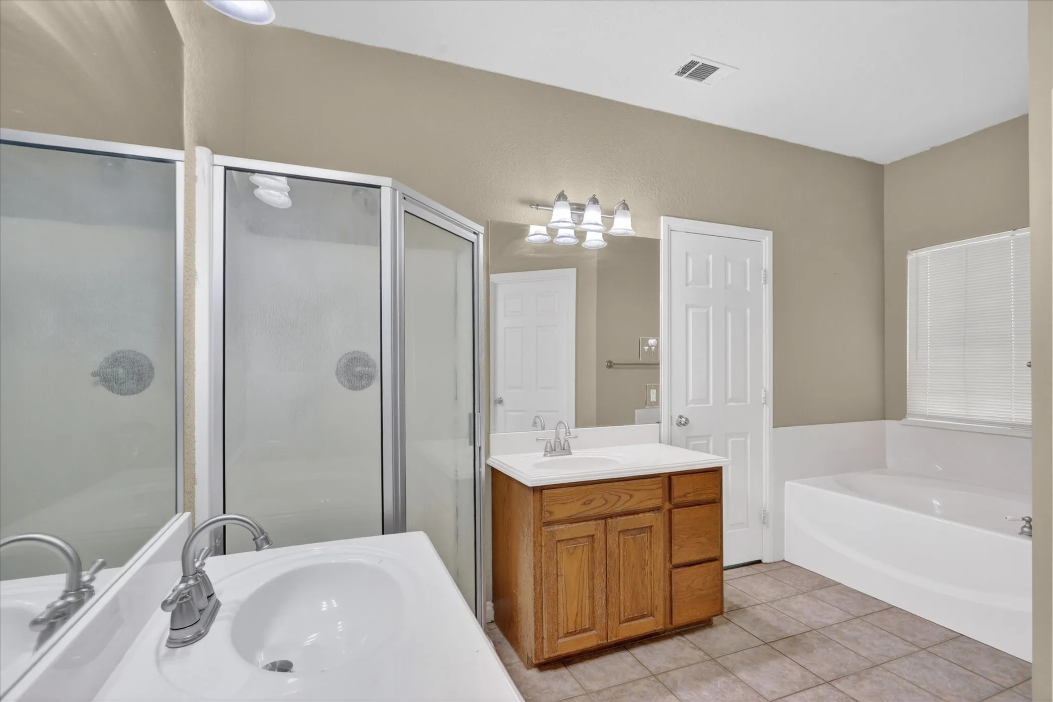 Single Family Residence For Sale in Parker County , 206 Water Oak Lane, Weatherford, Texas 76086, 3 Bedroom, 2 Bathroom, 2 Garage spaces, 1,645 Sqft, built in 2005, mls#21297686, Real Estate Agent in Weatherford, Homes For Sale in Parker county, Homes For Sale in Weatherford, Realtor in Weatherford Texas, Real Estate Brokerage Independent Realty Texas, Luminita Cordes Realtor