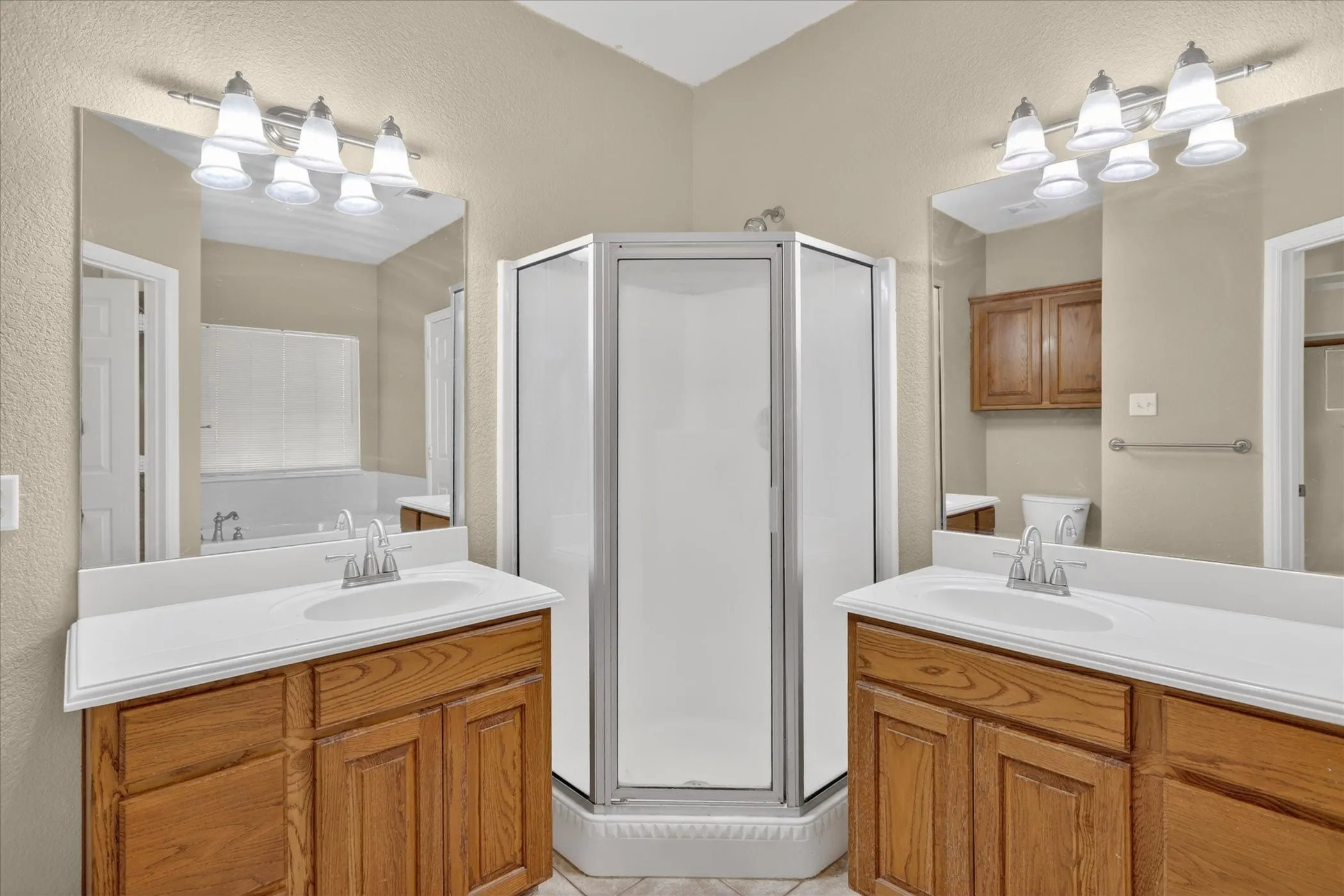 Single Family Residence For Sale in Parker County , 206 Water Oak Lane, Weatherford, Texas 76086, 3 Bedroom, 2 Bathroom, 2 Garage spaces, 1,645 Sqft, built in 2005, mls#21297686, Real Estate Agent in Weatherford, Homes For Sale in Parker county, Homes For Sale in Weatherford, Realtor in Weatherford Texas, Real Estate Brokerage Independent Realty Texas, Luminita Cordes Realtor