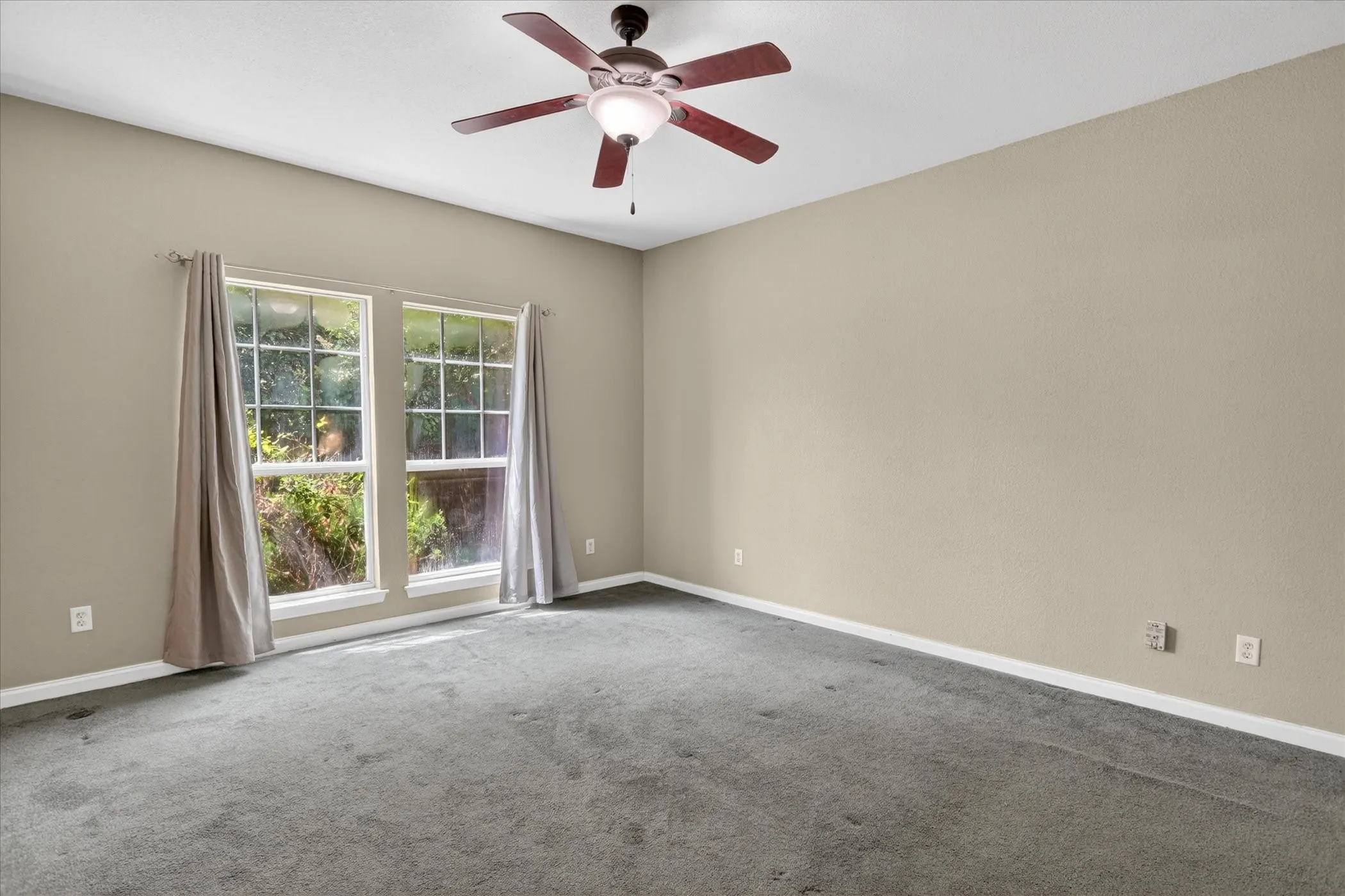 Single Family Residence For Sale in Parker County , 206 Water Oak Lane, Weatherford, Texas 76086, 3 Bedroom, 2 Bathroom, 2 Garage spaces, 1,645 Sqft, built in 2005, mls#21297686, Real Estate Agent in Weatherford, Homes For Sale in Parker county, Homes For Sale in Weatherford, Realtor in Weatherford Texas, Real Estate Brokerage Independent Realty Texas, Luminita Cordes Realtor