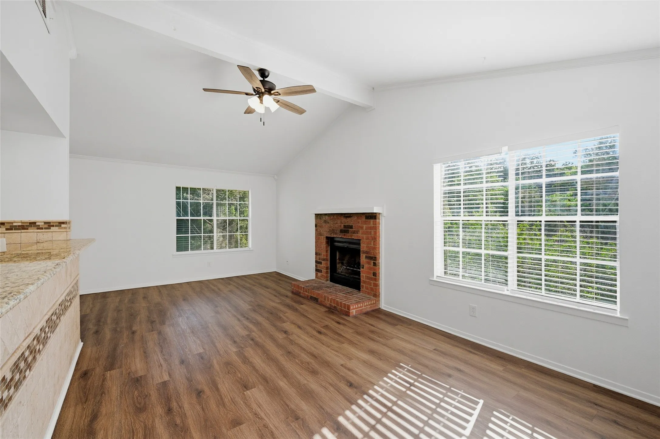 Apartment For Rent in Grayson County , 914 W Washington Street F, Sherman, Texas 75092, 2 Bedroom, 2 Bathroom, Garage spaces, 1,287 Sqft, built in 1983, mls#21297666, Real Estate Agent in Sherman, Homes For Rent in Grayson county, Homes For Rent in Sherman, Realtor in Sherman Texas, Real Estate Brokerage Independent Realty Texas, Luminita Cordes Realtor