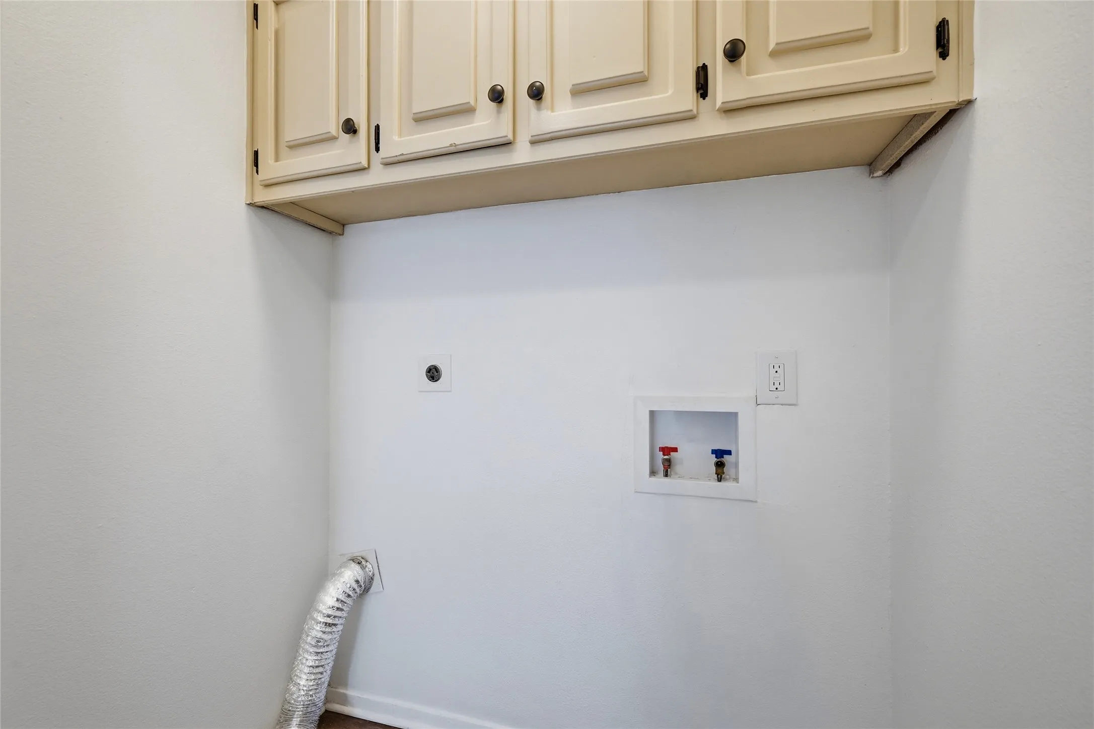 Apartment For Rent in Grayson County , 914 W Washington Street F, Sherman, Texas 75092, 2 Bedroom, 2 Bathroom, Garage spaces, 1,287 Sqft, built in 1983, mls#21297666, Real Estate Agent in Sherman, Homes For Rent in Grayson county, Homes For Rent in Sherman, Realtor in Sherman Texas, Real Estate Brokerage Independent Realty Texas, Luminita Cordes Realtor
