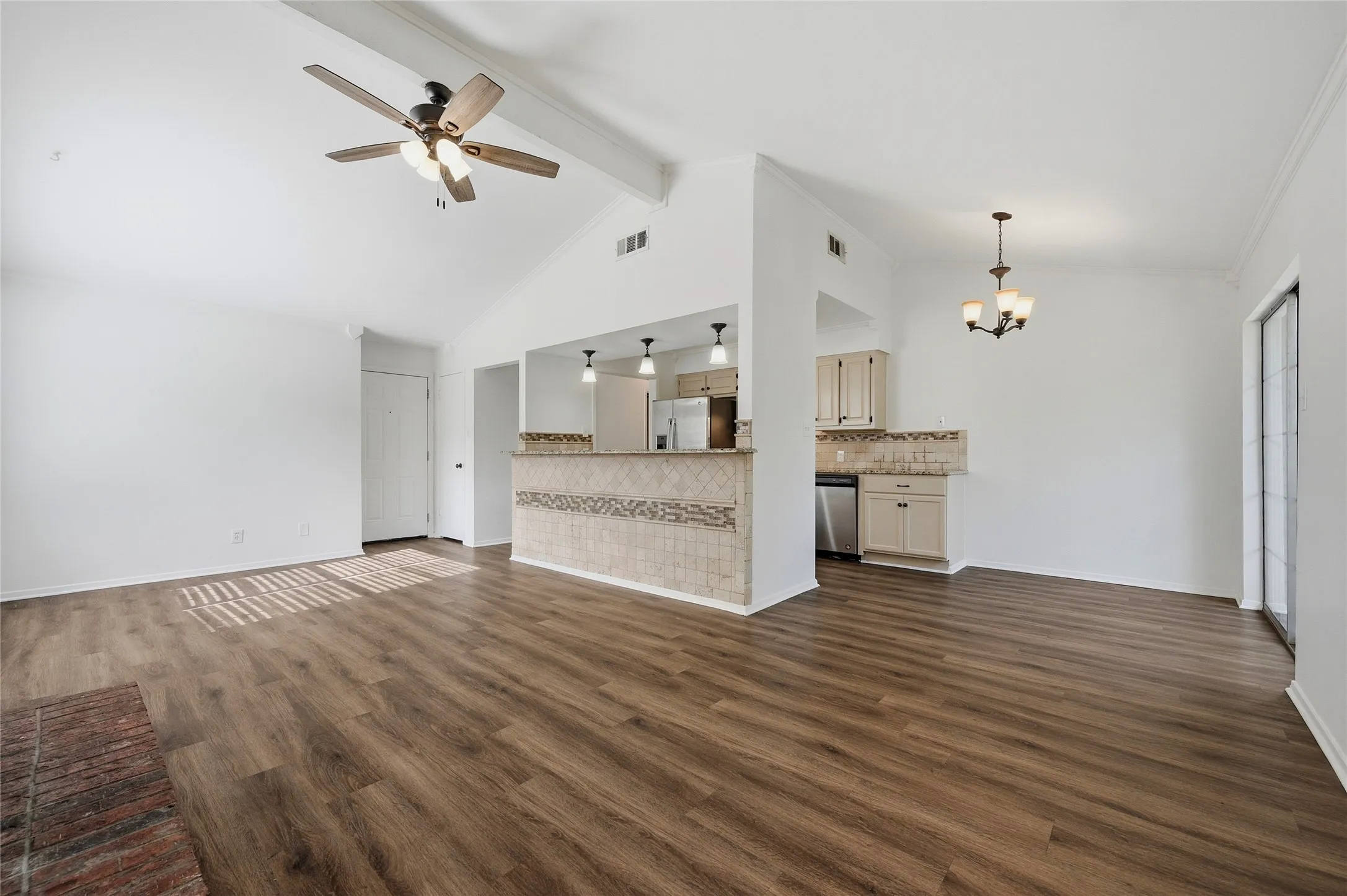 Apartment For Rent in Grayson County , 914 W Washington Street F, Sherman, Texas 75092, 2 Bedroom, 2 Bathroom, Garage spaces, 1,287 Sqft, built in 1983, mls#21297666, Real Estate Agent in Sherman, Homes For Rent in Grayson county, Homes For Rent in Sherman, Realtor in Sherman Texas, Real Estate Brokerage Independent Realty Texas, Luminita Cordes Realtor