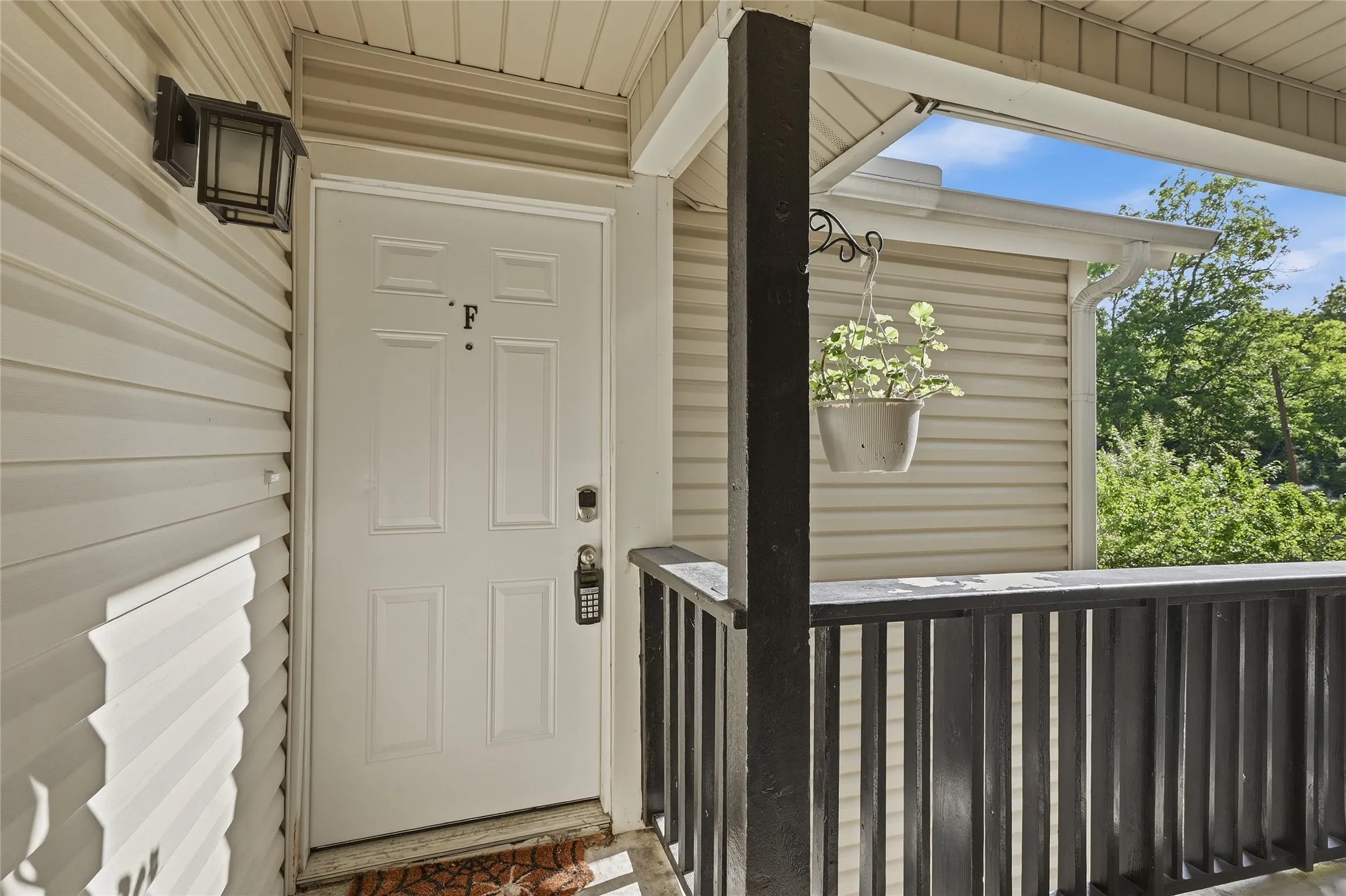 Apartment For Rent in Grayson County , 914 W Washington Street F, Sherman, Texas 75092, 2 Bedroom, 2 Bathroom, Garage spaces, 1,287 Sqft, built in 1983, mls#21297666, Real Estate Agent in Sherman, Homes For Rent in Grayson county, Homes For Rent in Sherman, Realtor in Sherman Texas, Real Estate Brokerage Independent Realty Texas, Luminita Cordes Realtor