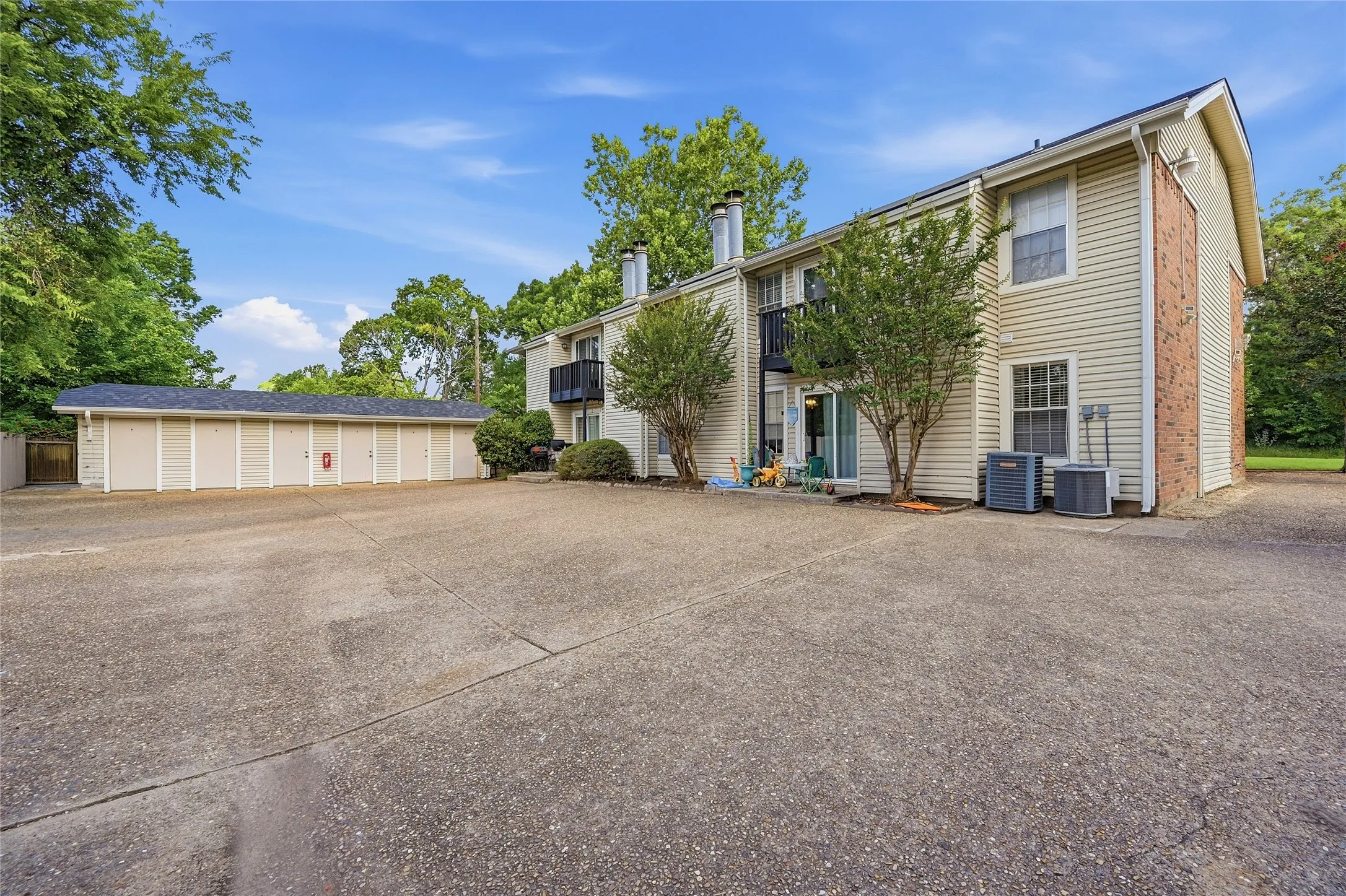 Apartment For Rent in Grayson County , 914 W Washington Street F, Sherman, Texas 75092, 2 Bedroom, 2 Bathroom, Garage spaces, 1,287 Sqft, built in 1983, mls#21297666, Real Estate Agent in Sherman, Homes For Rent in Grayson county, Homes For Rent in Sherman, Realtor in Sherman Texas, Real Estate Brokerage Independent Realty Texas, Luminita Cordes Realtor