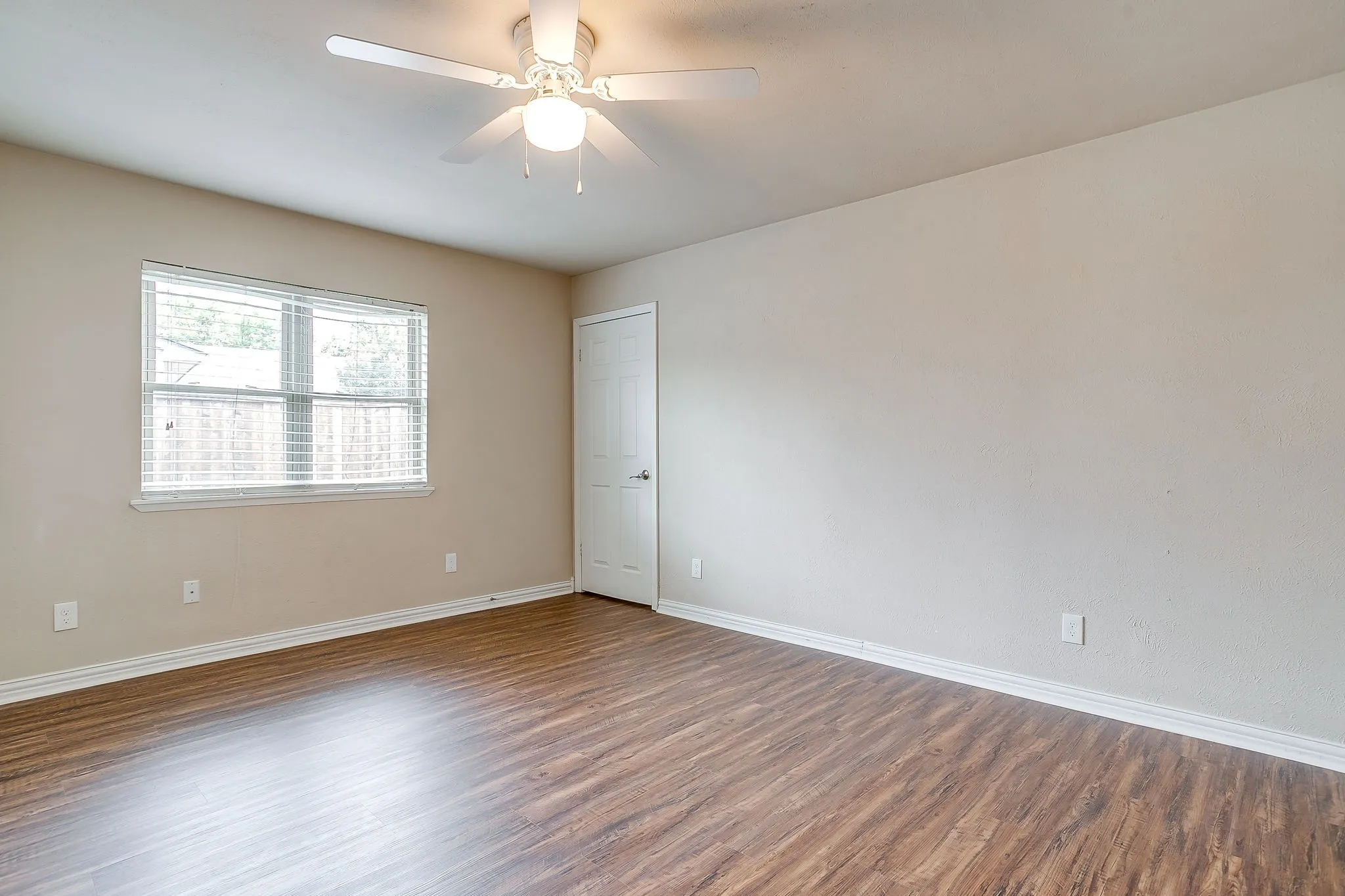 Single Family Residence For Rent in Denton County , 5316 N Colony Boulevard, The Colony, Texas 75056, 4 Bedroom, 2 Bathroom, 1 Garage spaces, 1,711 Sqft, built in 1979, mls#21295920, Real Estate Agent in The Colony, Homes For Rent in Denton county, Homes For Rent in The Colony, Realtor in The Colony Texas, Real Estate Brokerage Independent Realty Texas, Luminita Cordes Realtor