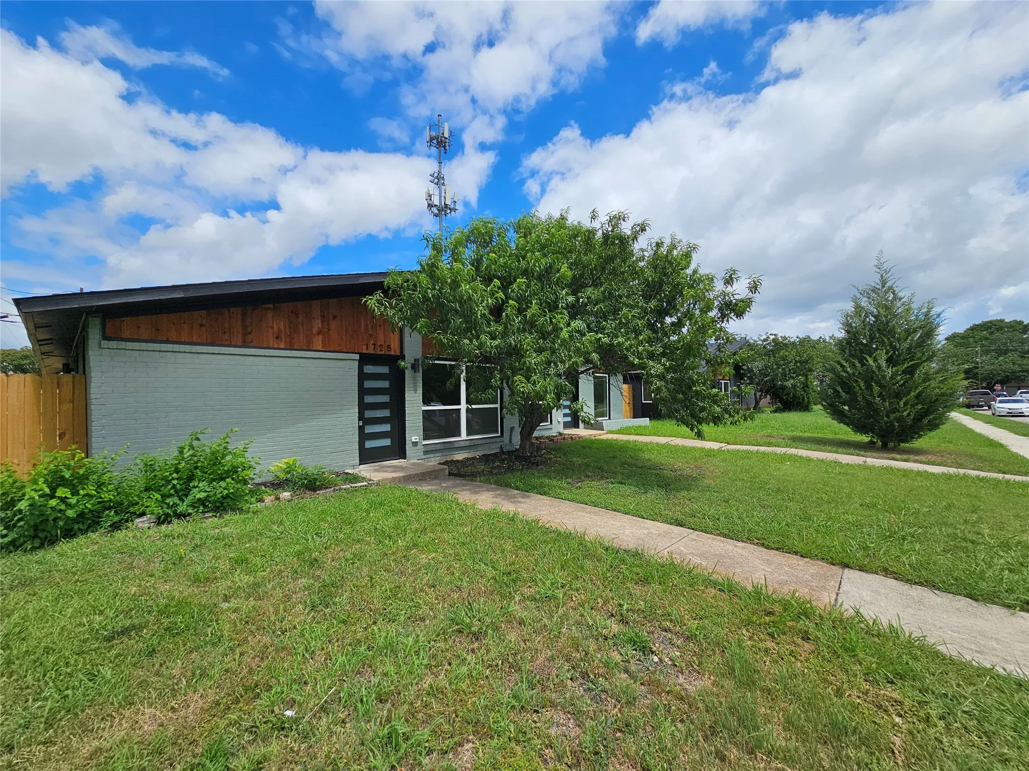 Duplex For Rent in Collin County , 1725 R Avenue 1725, Plano, Texas 75074, 2 Bedroom, 2 Bathroom, Garage spaces, 900 Sqft, built in 1963, mls#21297712, Real Estate Agent in Plano, Homes For Rent in Collin county, Homes For Rent in Plano, Realtor in Plano Texas, Real Estate Brokerage Independent Realty Texas, Luminita Cordes Realtor
