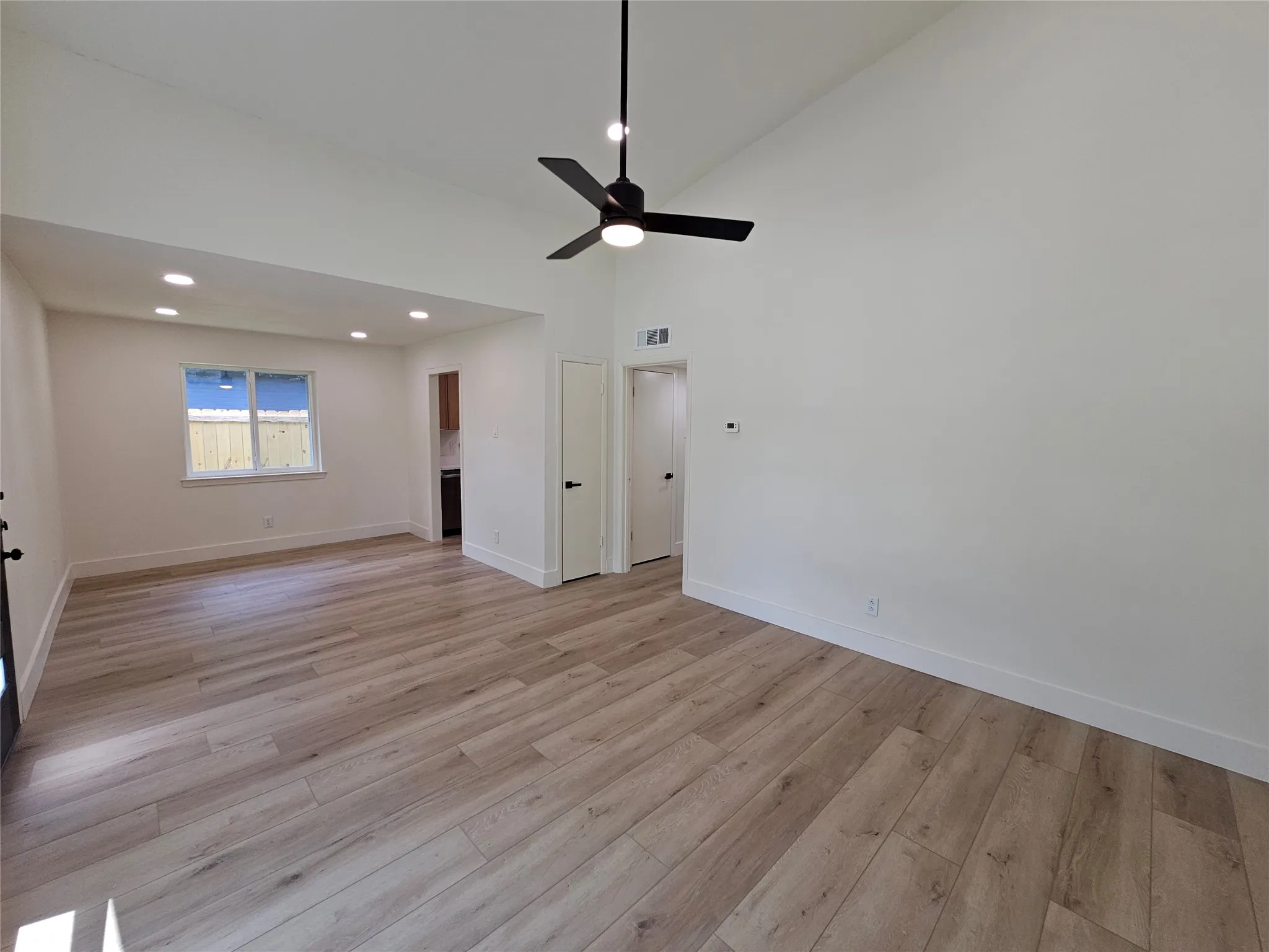 Duplex For Rent in Collin County , 1725 R Avenue 1725, Plano, Texas 75074, 2 Bedroom, 2 Bathroom, Garage spaces, 900 Sqft, built in 1963, mls#21297712, Real Estate Agent in Plano, Homes For Rent in Collin county, Homes For Rent in Plano, Realtor in Plano Texas, Real Estate Brokerage Independent Realty Texas, Luminita Cordes Realtor