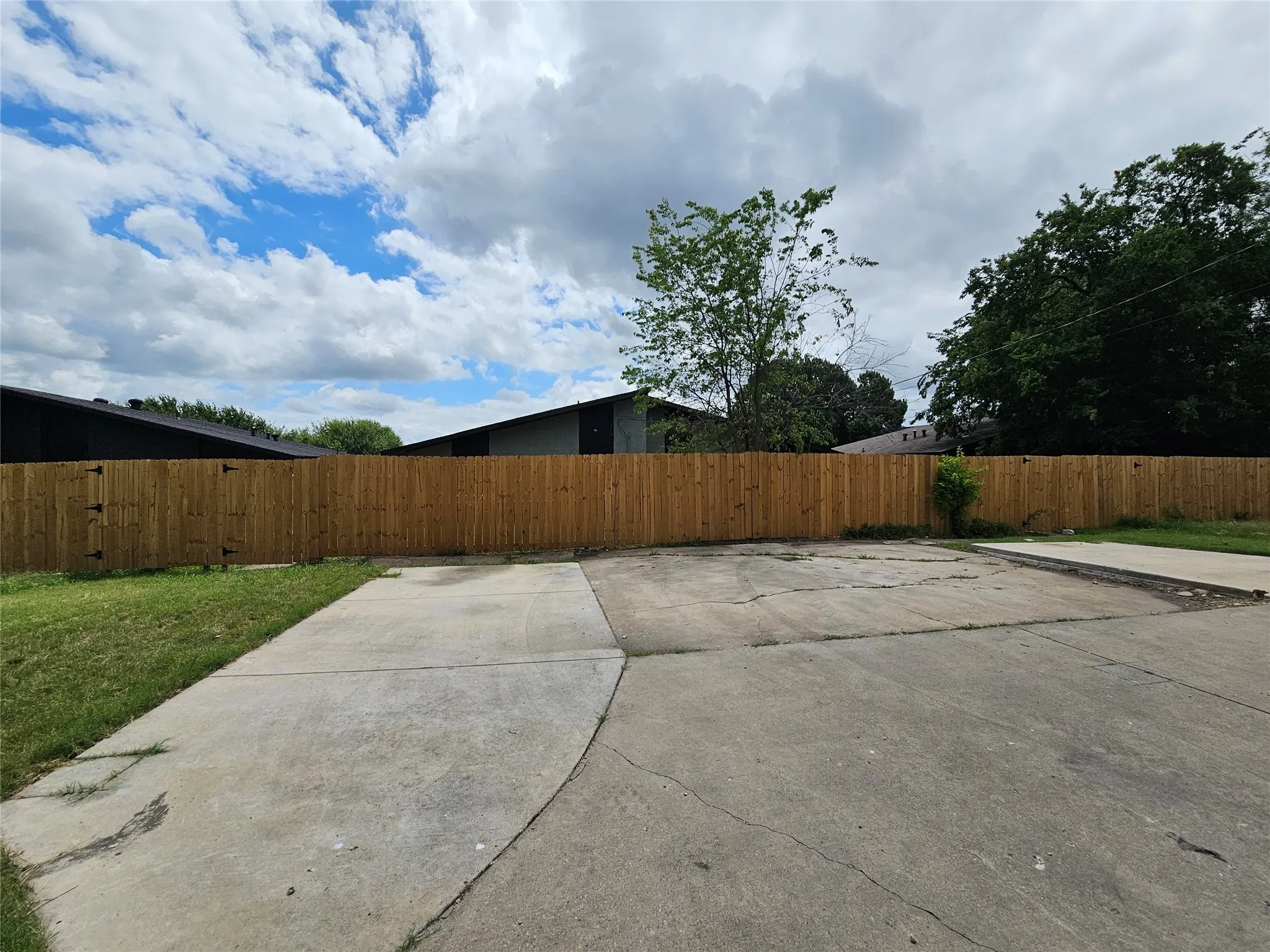 Duplex For Rent in Collin County , 1725 R Avenue 1725, Plano, Texas 75074, 2 Bedroom, 2 Bathroom, Garage spaces, 900 Sqft, built in 1963, mls#21297712, Real Estate Agent in Plano, Homes For Rent in Collin county, Homes For Rent in Plano, Realtor in Plano Texas, Real Estate Brokerage Independent Realty Texas, Luminita Cordes Realtor