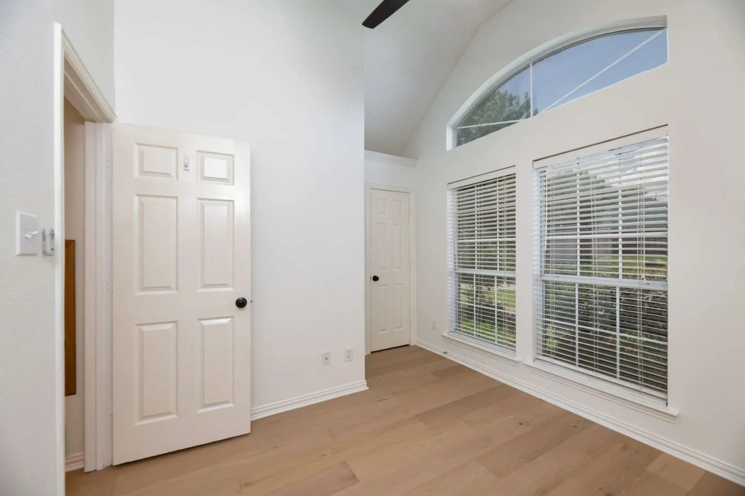 Single Family Residence For Sale in Denton County , 2720 Stephen Drive, Denton, Texas 76207, 3 Bedroom, 2 Bathroom, 2 Garage spaces, 1,365 Sqft, built in 1998, mls#21297714, Real Estate Agent in Denton, Homes For Sale in Denton county, Homes For Sale in Denton, Realtor in Denton Texas, Real Estate Brokerage Independent Realty Texas, Luminita Cordes Realtor