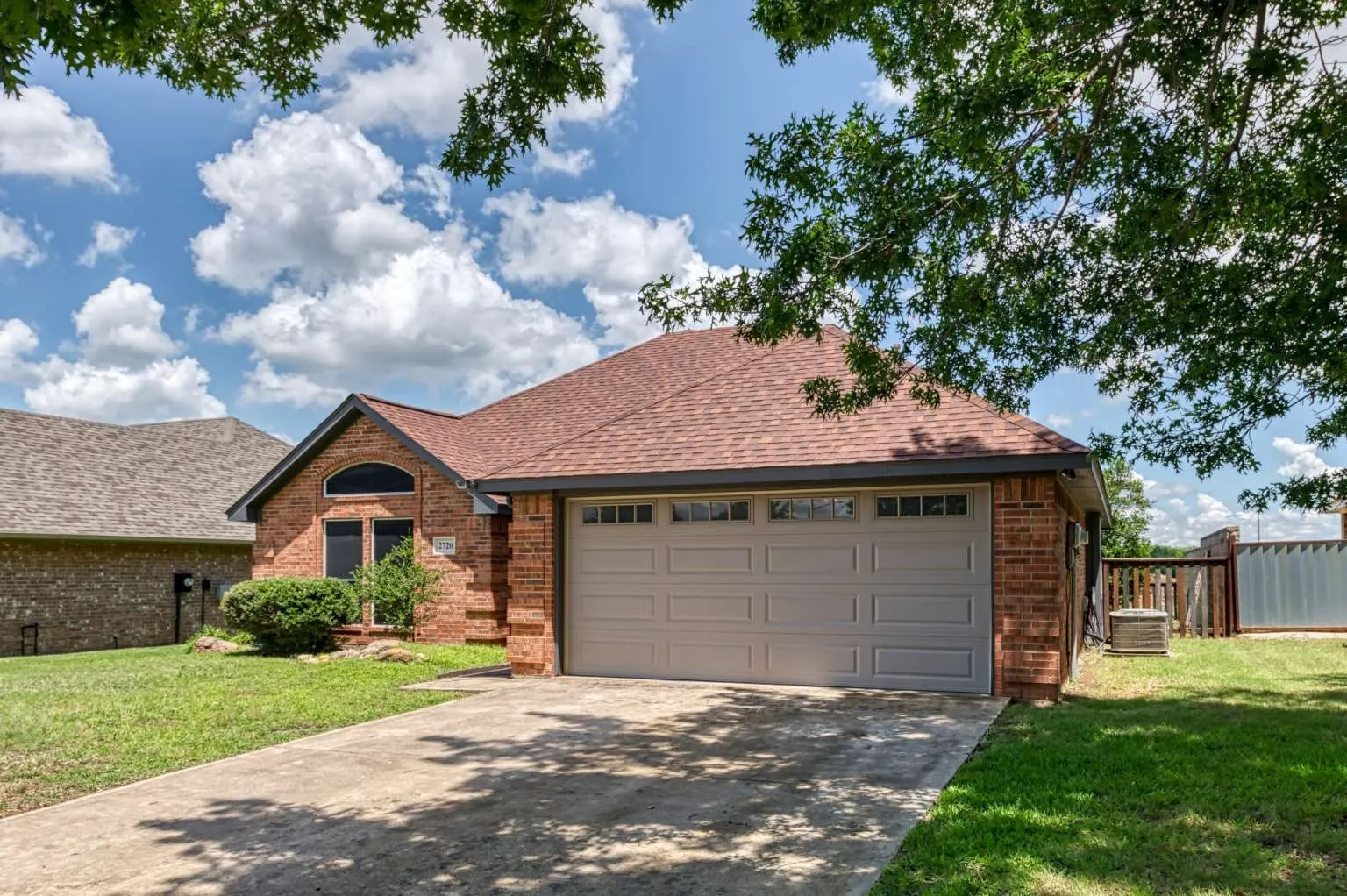 Single Family Residence For Sale in Denton County , 2720 Stephen Drive, Denton, Texas 76207, 3 Bedroom, 2 Bathroom, 2 Garage spaces, 1,365 Sqft, built in 1998, mls#21297714, Real Estate Agent in Denton, Homes For Sale in Denton county, Homes For Sale in Denton, Realtor in Denton Texas, Real Estate Brokerage Independent Realty Texas, Luminita Cordes Realtor