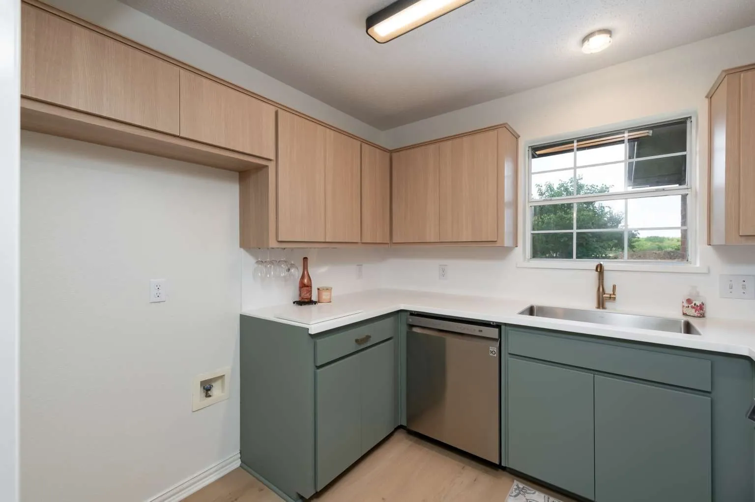 Single Family Residence For Sale in Denton County , 2720 Stephen Drive, Denton, Texas 76207, 3 Bedroom, 2 Bathroom, 2 Garage spaces, 1,365 Sqft, built in 1998, mls#21297714, Real Estate Agent in Denton, Homes For Sale in Denton county, Homes For Sale in Denton, Realtor in Denton Texas, Real Estate Brokerage Independent Realty Texas, Luminita Cordes Realtor