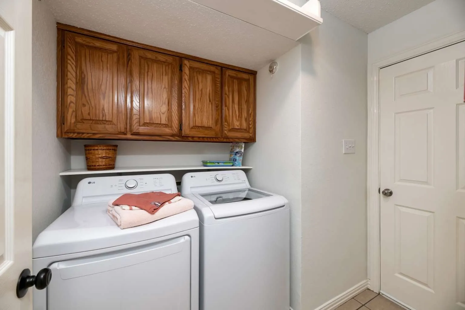 Single Family Residence For Sale in Denton County , 2720 Stephen Drive, Denton, Texas 76207, 3 Bedroom, 2 Bathroom, 2 Garage spaces, 1,365 Sqft, built in 1998, mls#21297714, Real Estate Agent in Denton, Homes For Sale in Denton county, Homes For Sale in Denton, Realtor in Denton Texas, Real Estate Brokerage Independent Realty Texas, Luminita Cordes Realtor